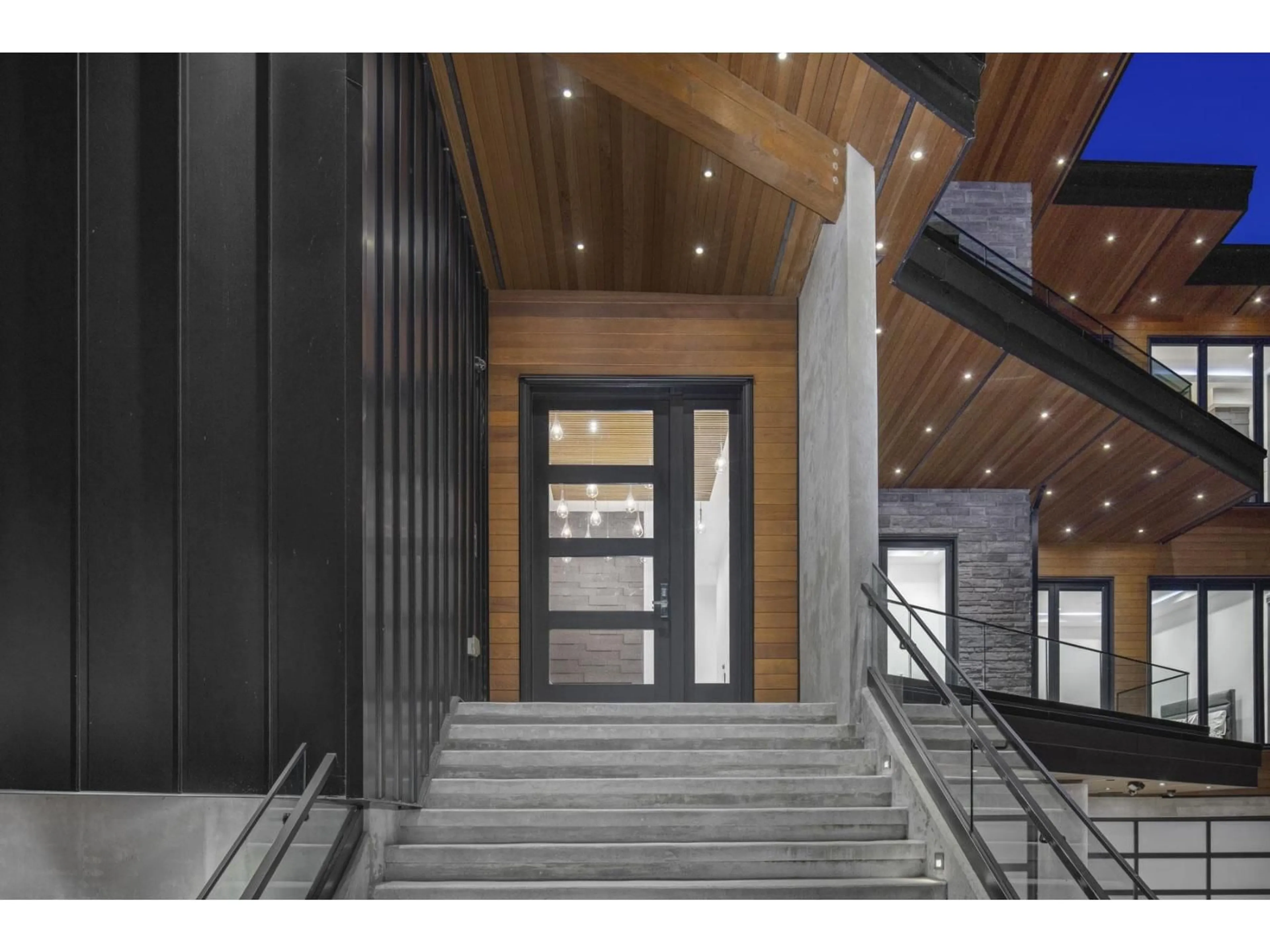 Indoor foyer for 1794 OCEAN PARK, Surrey British Columbia V4A3L9