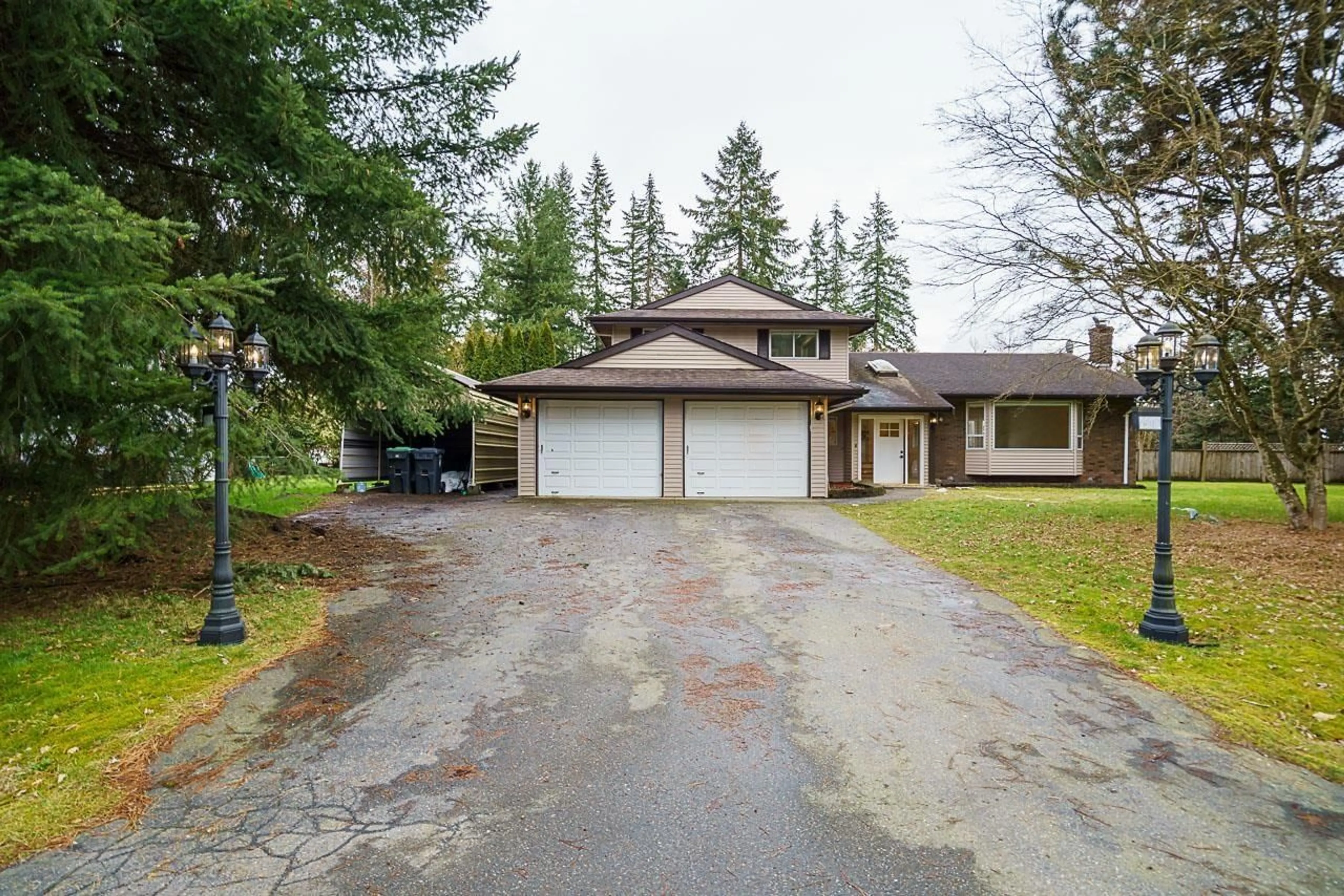 A pic from outside/outdoor area/front of a property/back of a property/a pic from drone, street for 25016 59, Langley British Columbia V4W1T4