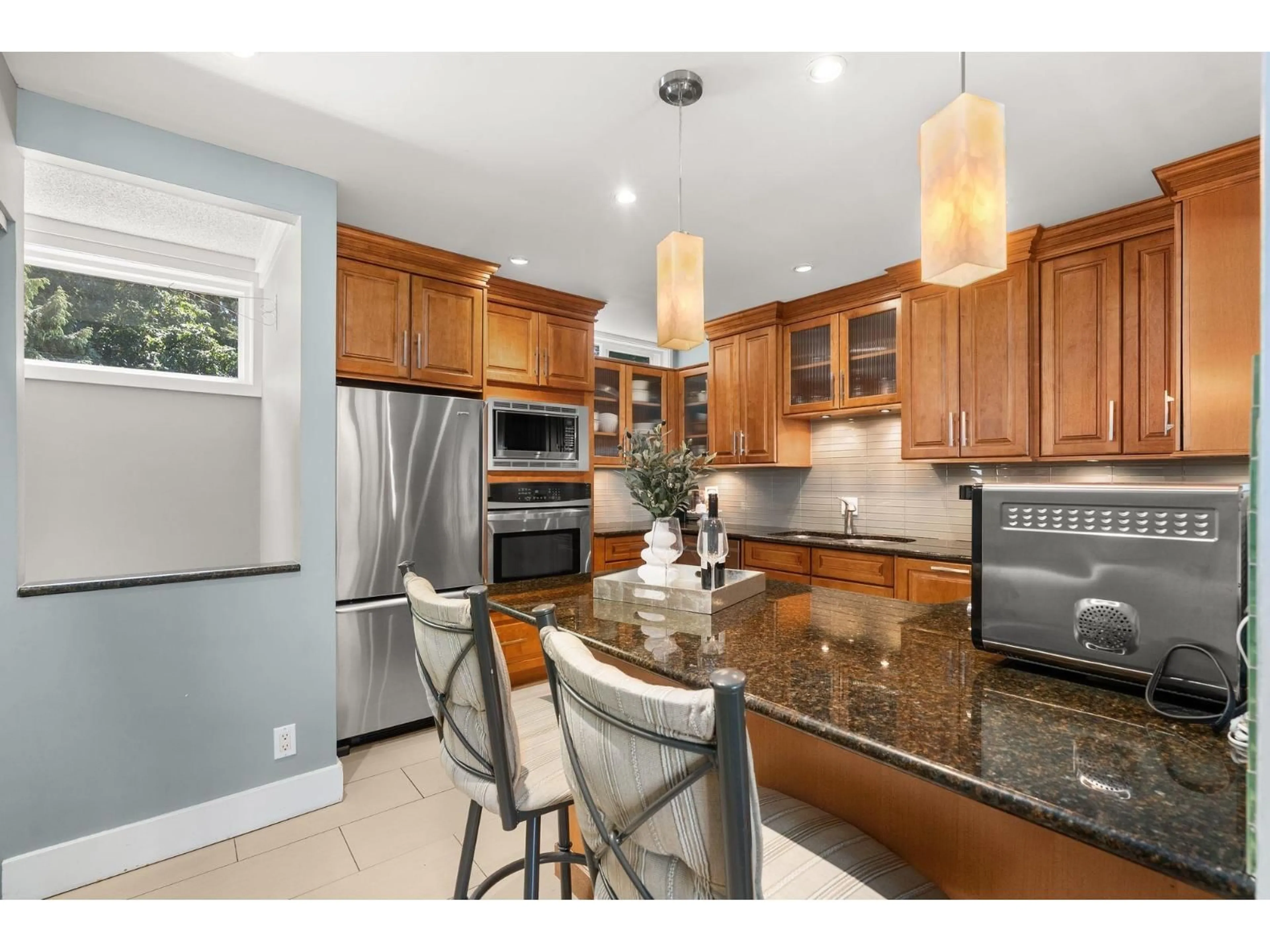 Open concept kitchen, ceramic/tile floor for 9 - 14025 NICO WYND PLACE, Surrey British Columbia V4P1J2