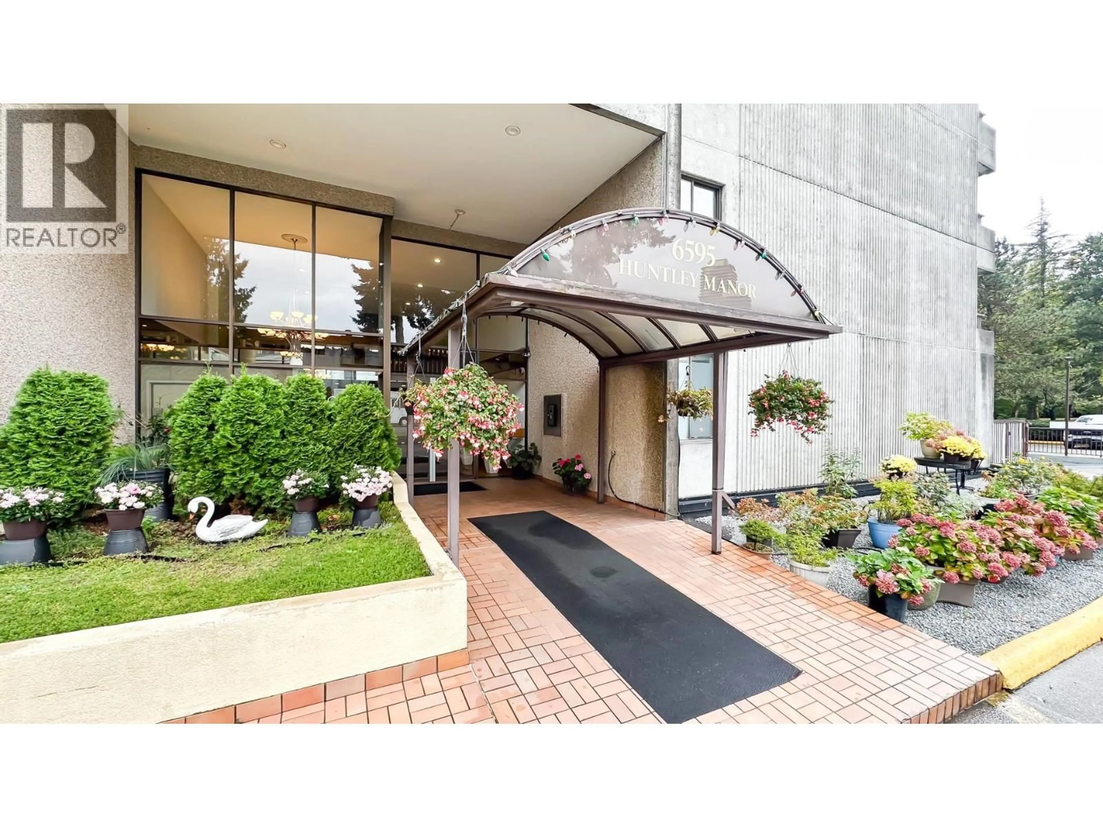 Indoor foyer for 502 - 6595 WILLINGDON AVENUE, Burnaby British Columbia V5H4E5