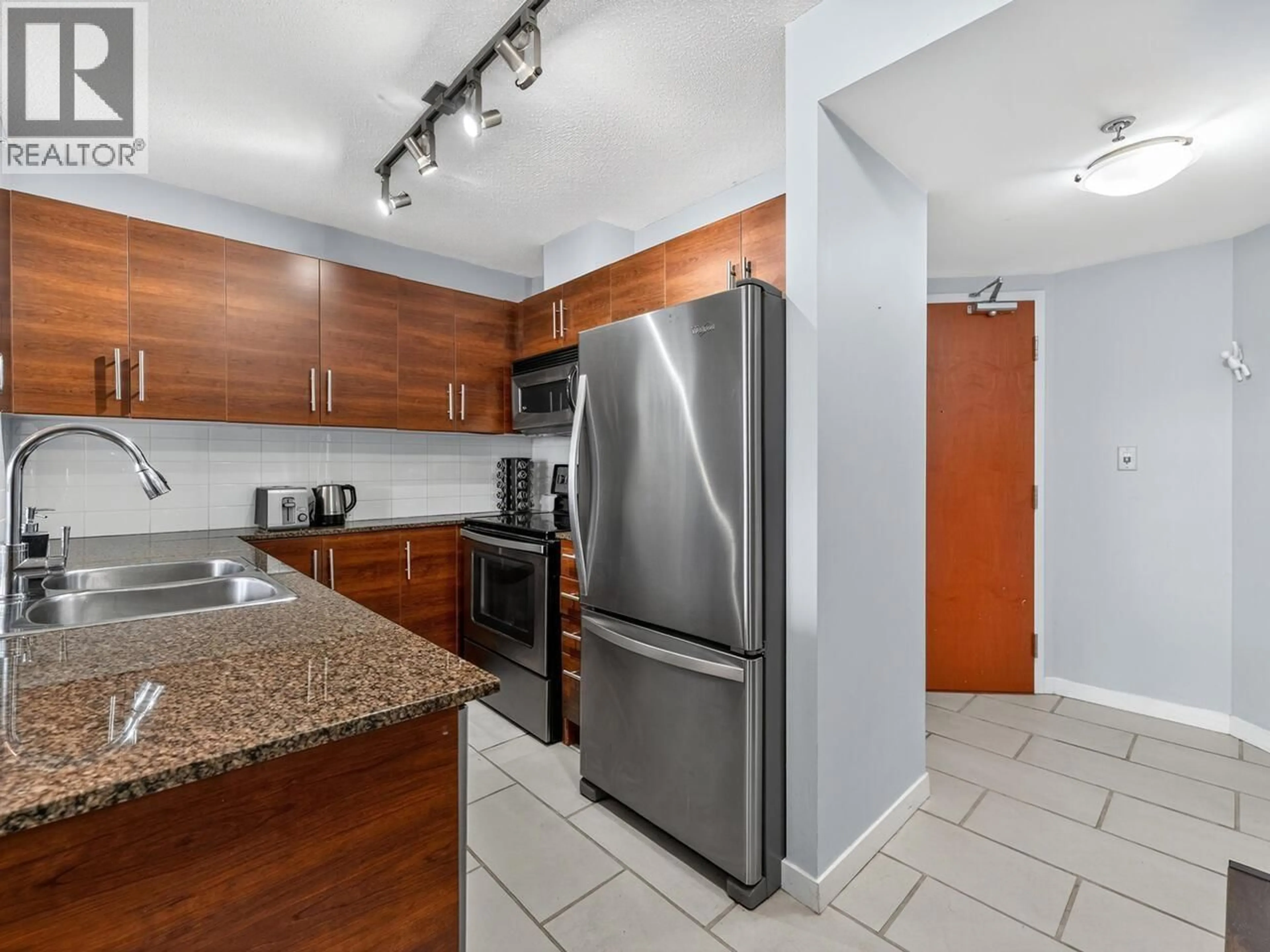 Standard kitchen, unknown for 901 - 833 AGNES STREET, New Westminster British Columbia V3M0B1