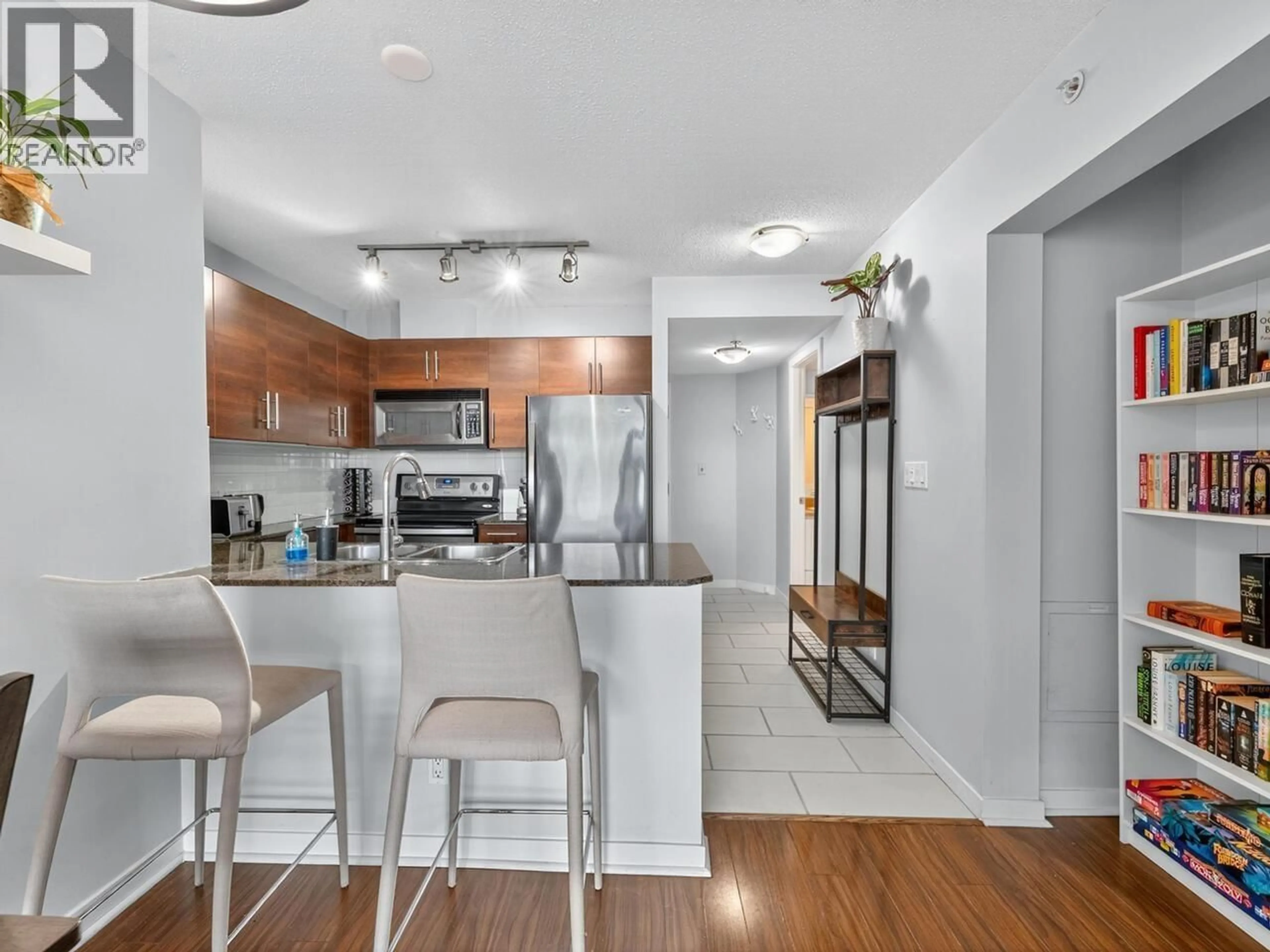 Open concept kitchen, unknown for 901 - 833 AGNES STREET, New Westminster British Columbia V3M0B1