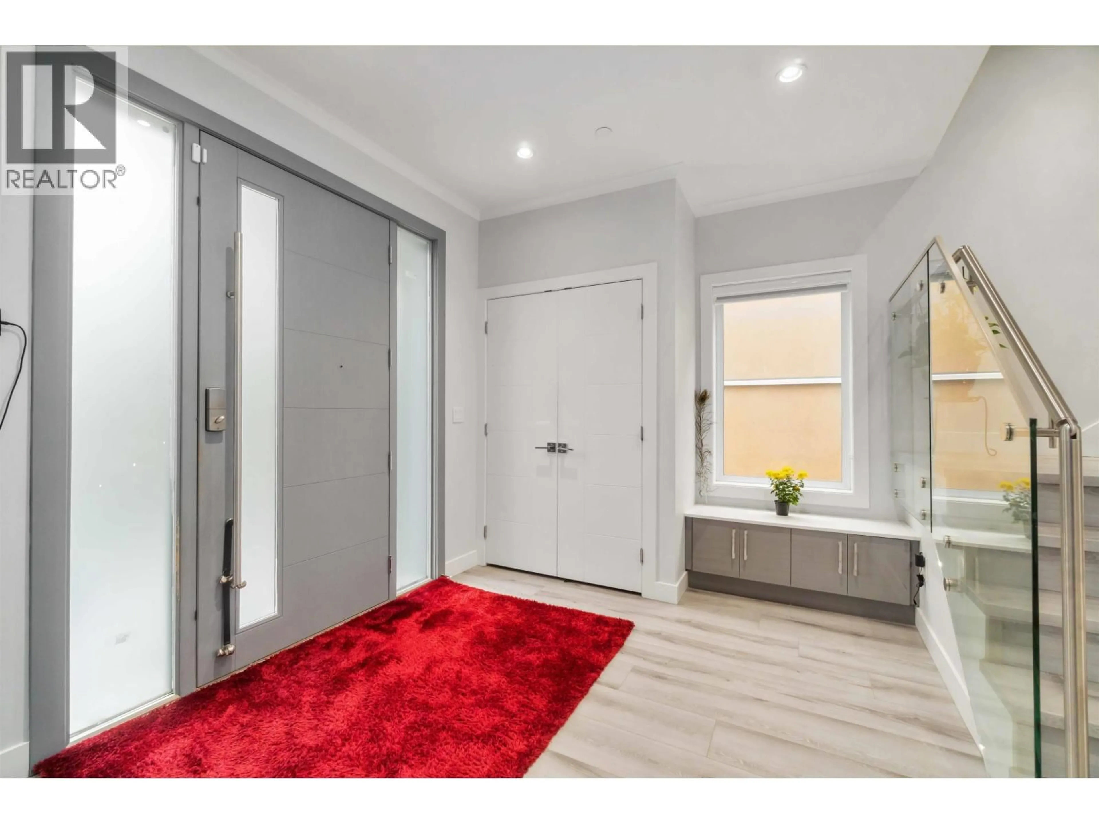 Indoor entryway for 2577 PARKER STREET, Vancouver British Columbia V5K2T2