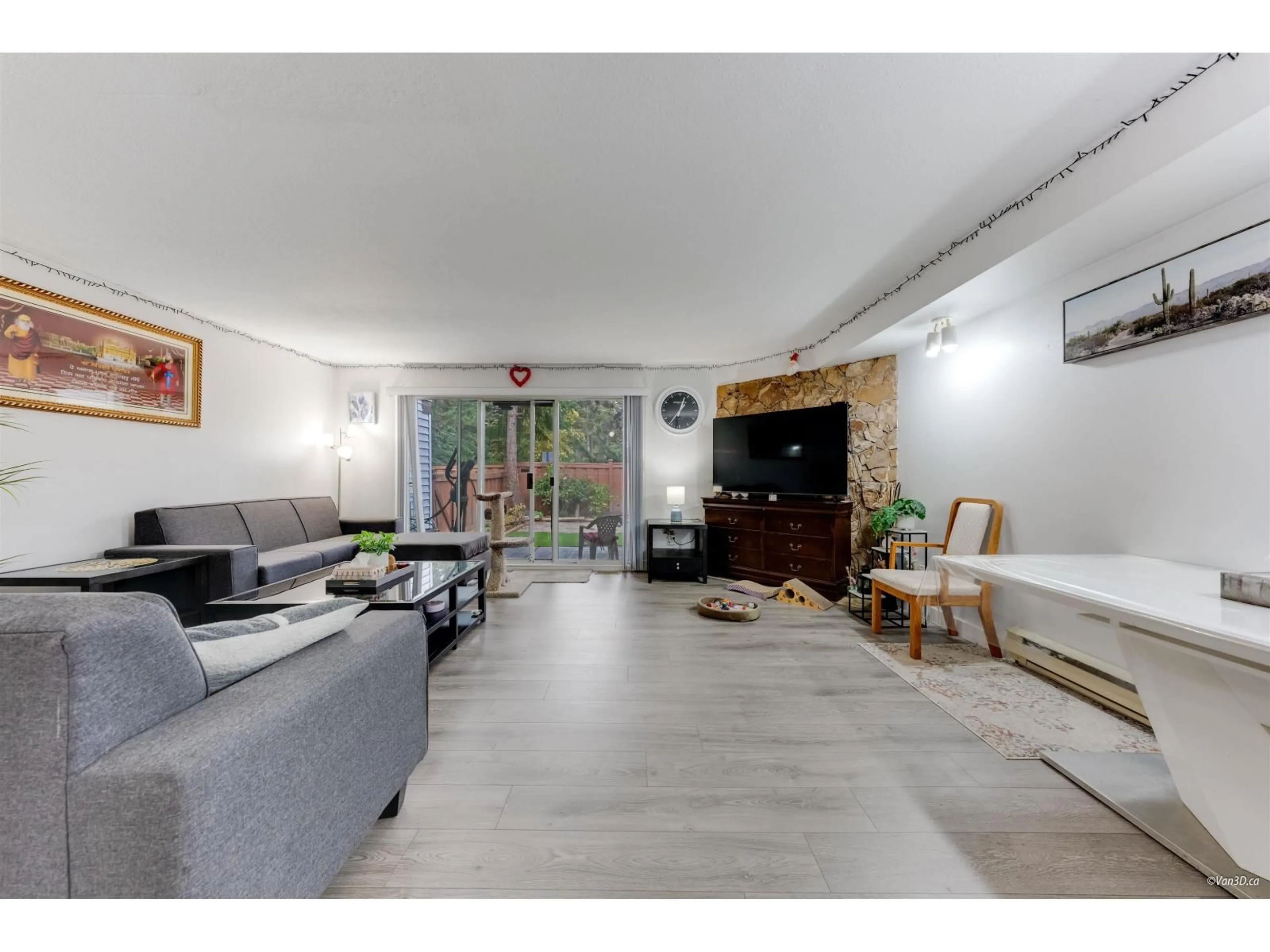 Living room with furniture, unknown for 10 - 7540 138, Surrey British Columbia V3W9M5