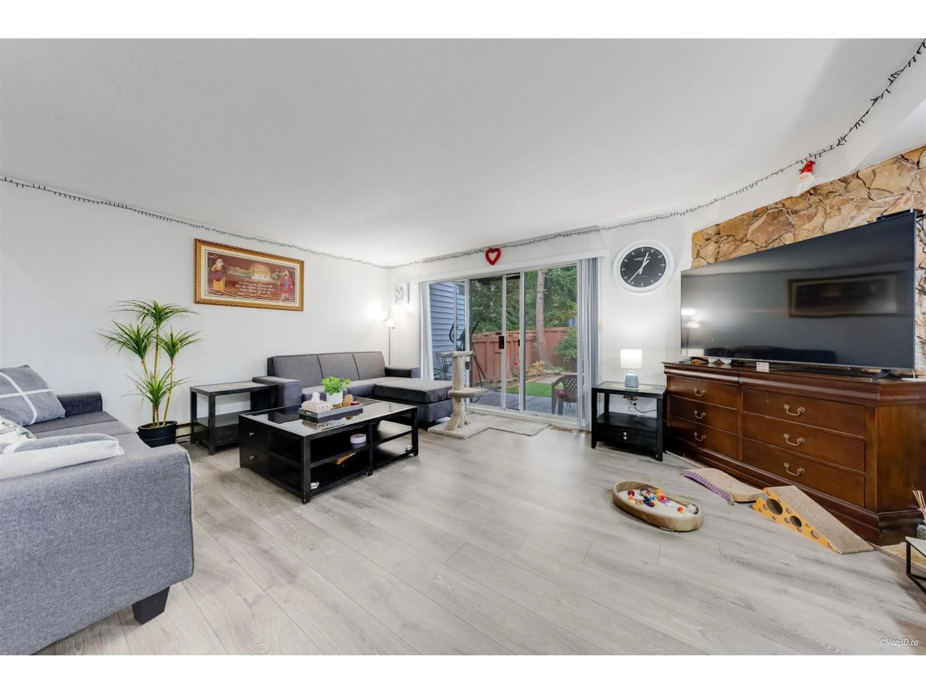 Living room with furniture, unknown for 10 - 7540 138, Surrey British Columbia V3W9M5