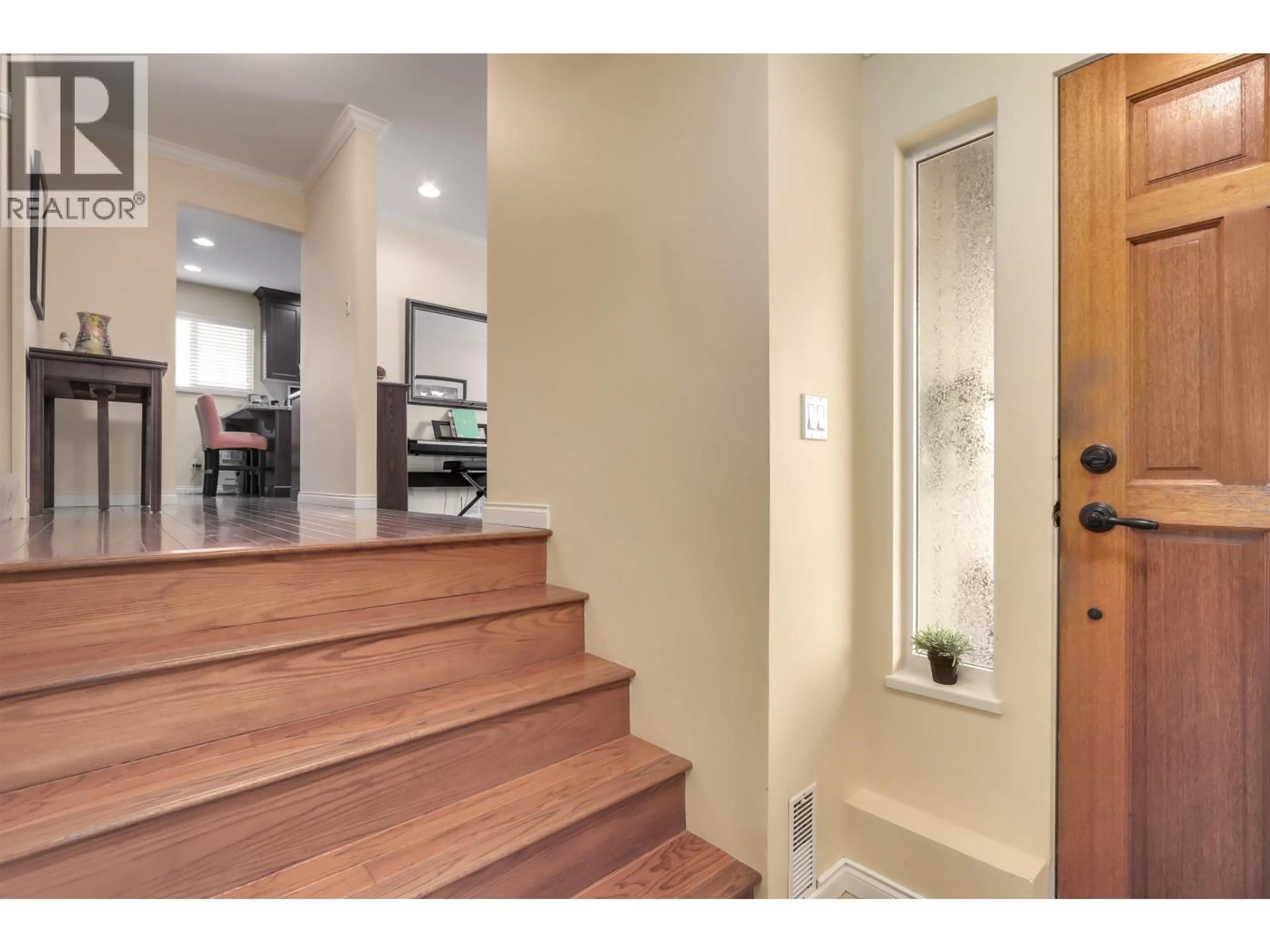 Indoor entryway for 5680 LANGTREE AVENUE, Richmond British Columbia V7C4L3