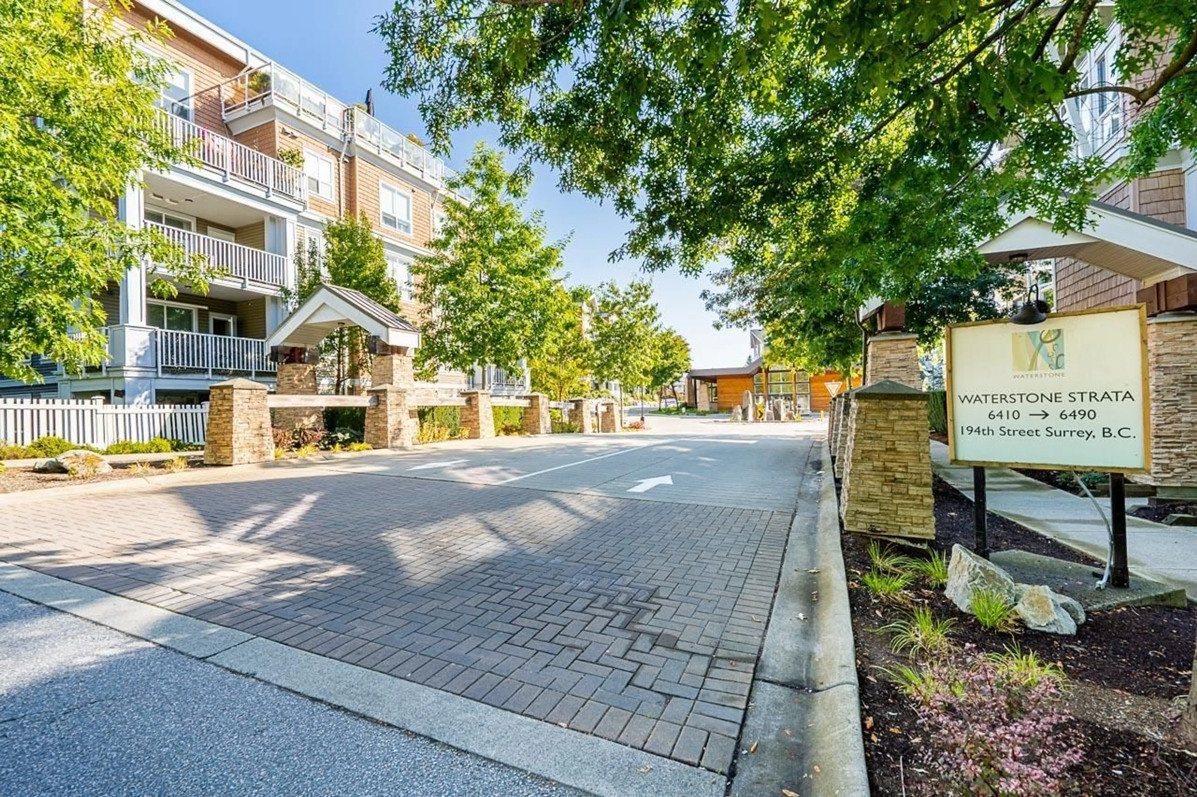 Patio, street for 214 - 6470 194, Surrey British Columbia V4N6J9