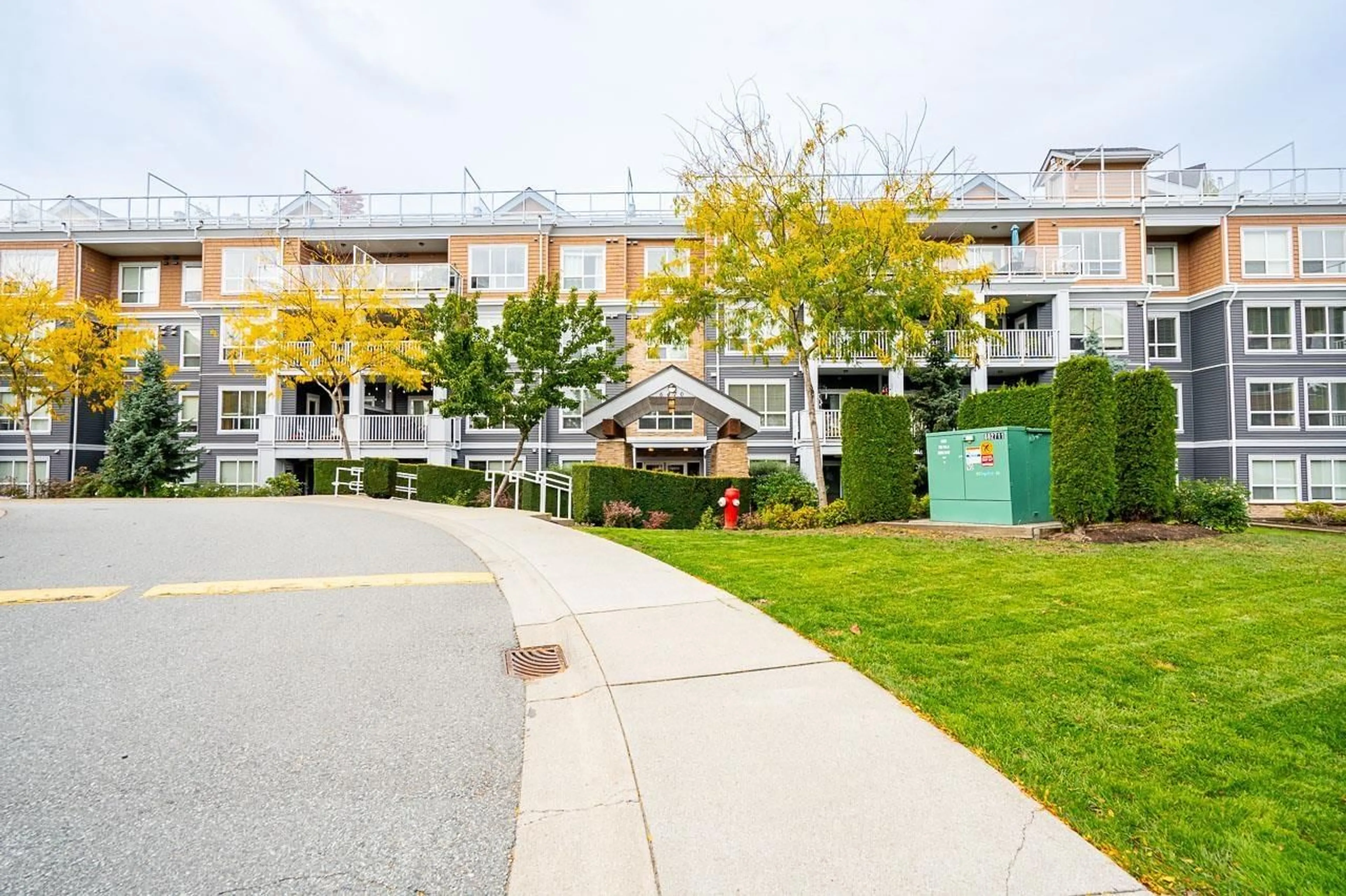 Patio, street for 214 - 6470 194, Surrey British Columbia V4N6J9