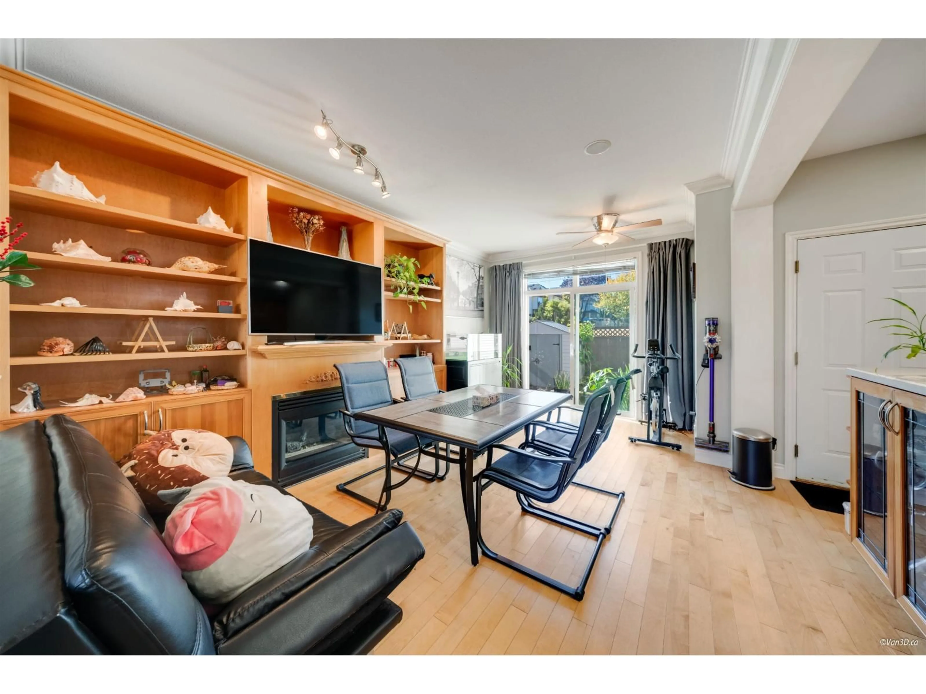 Living room with furniture, wood/laminate floor for 5731 148B, Surrey British Columbia V3S8W6