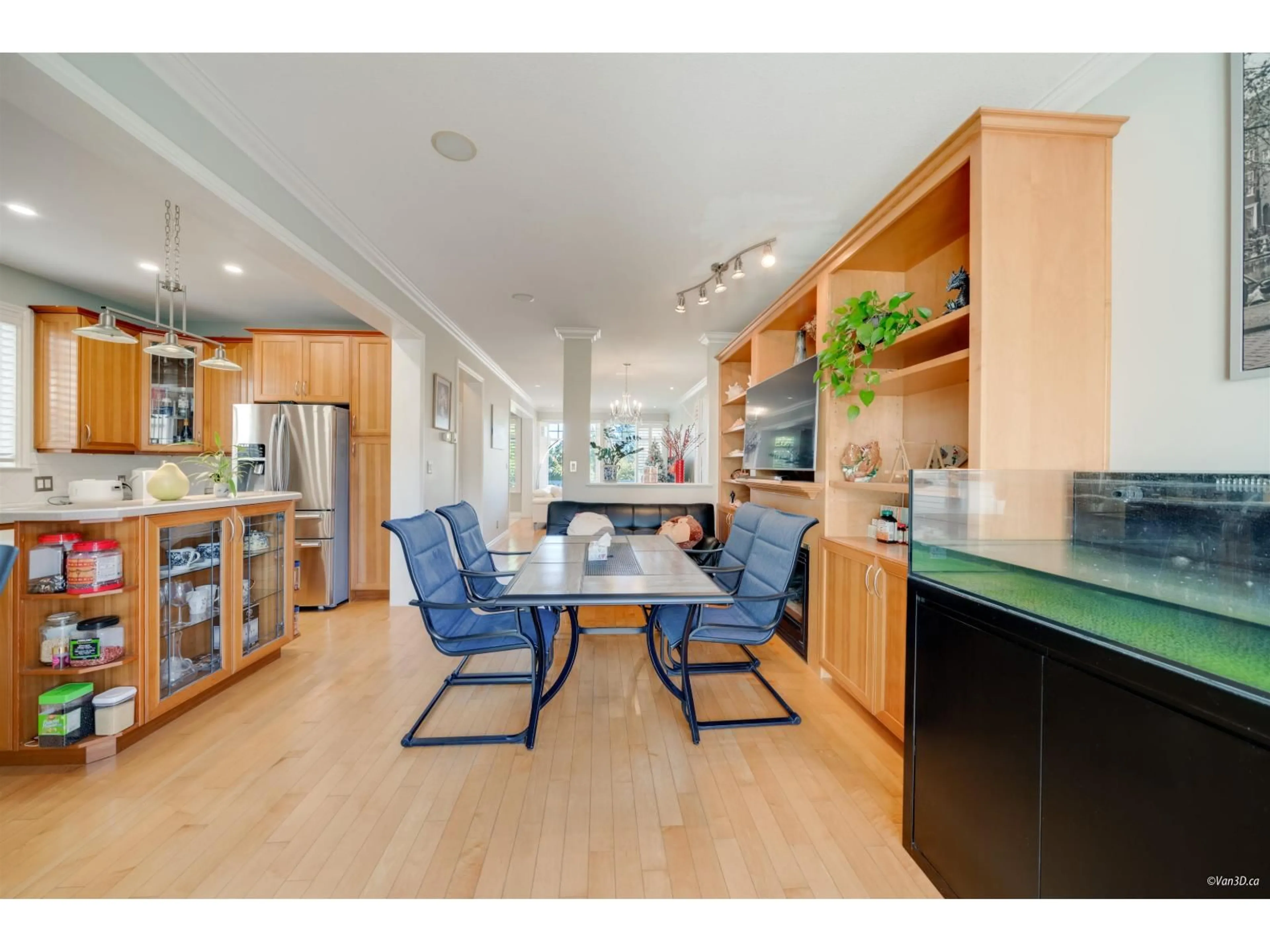 Open concept kitchen, wood/laminate floor for 5731 148B, Surrey British Columbia V3S8W6