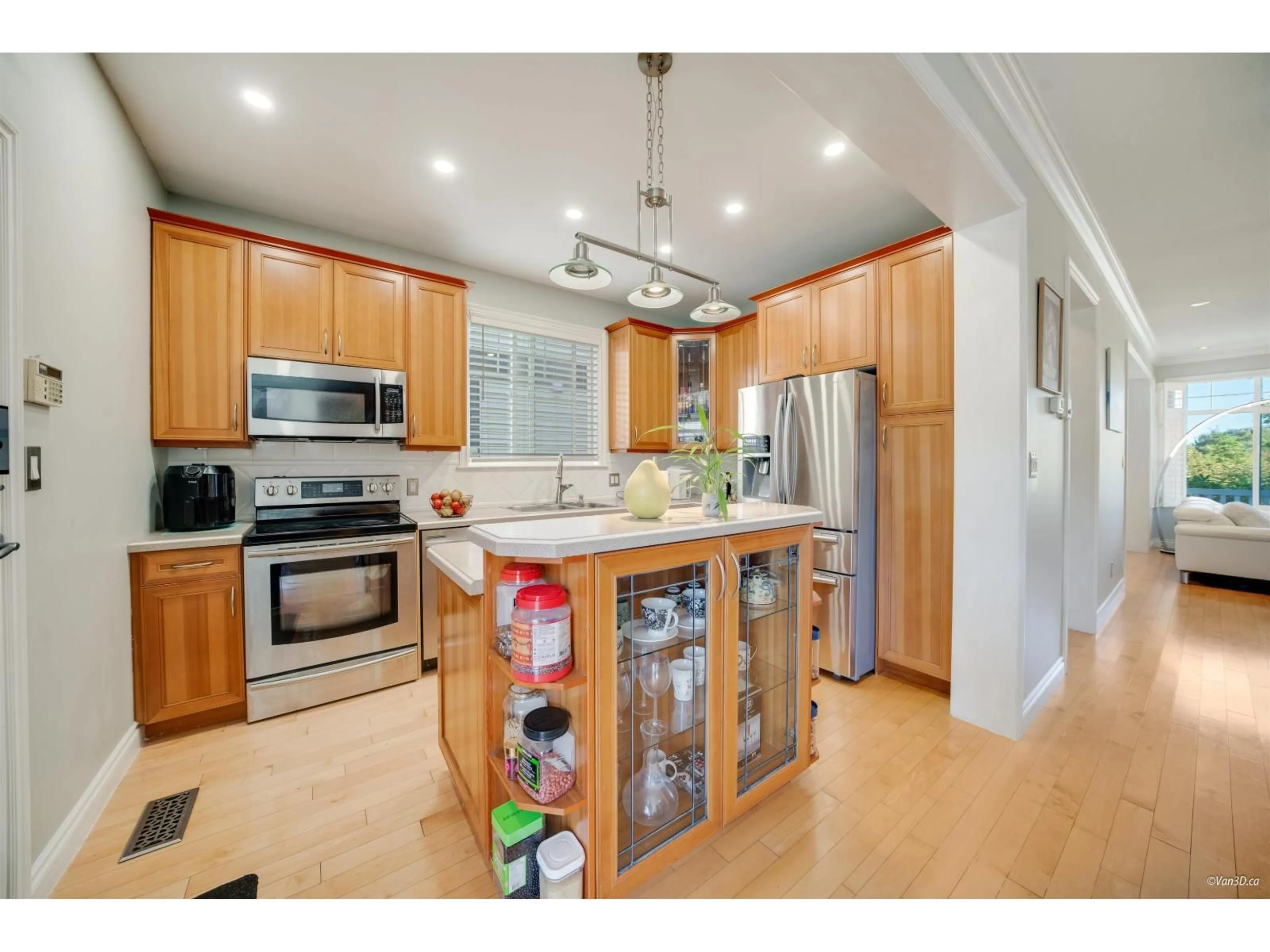 Open concept kitchen, unknown for 5731 148B, Surrey British Columbia V3S8W6