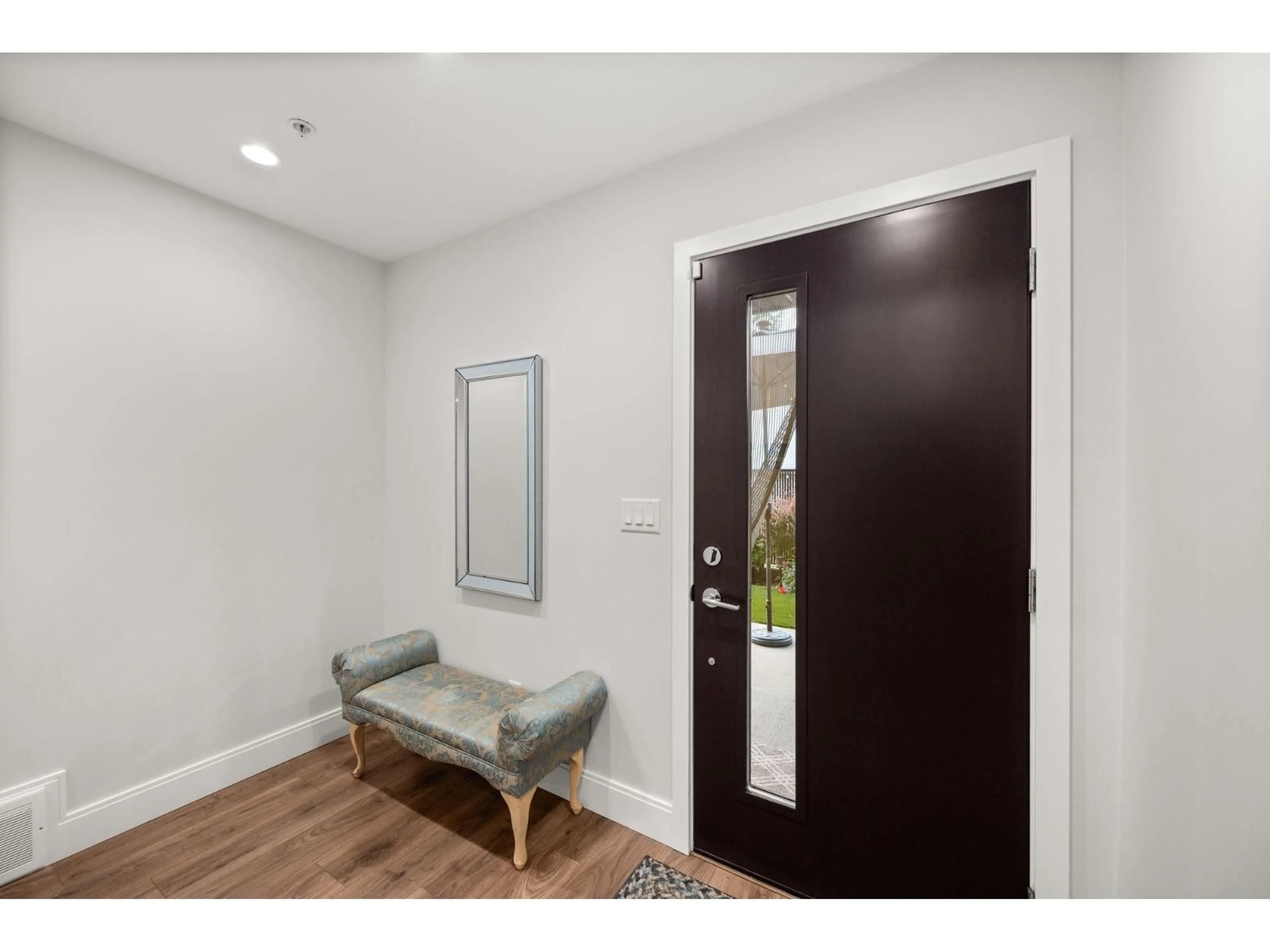 Indoor entryway for 22 - 33209 CHERRY, Mission British Columbia V2V0G8