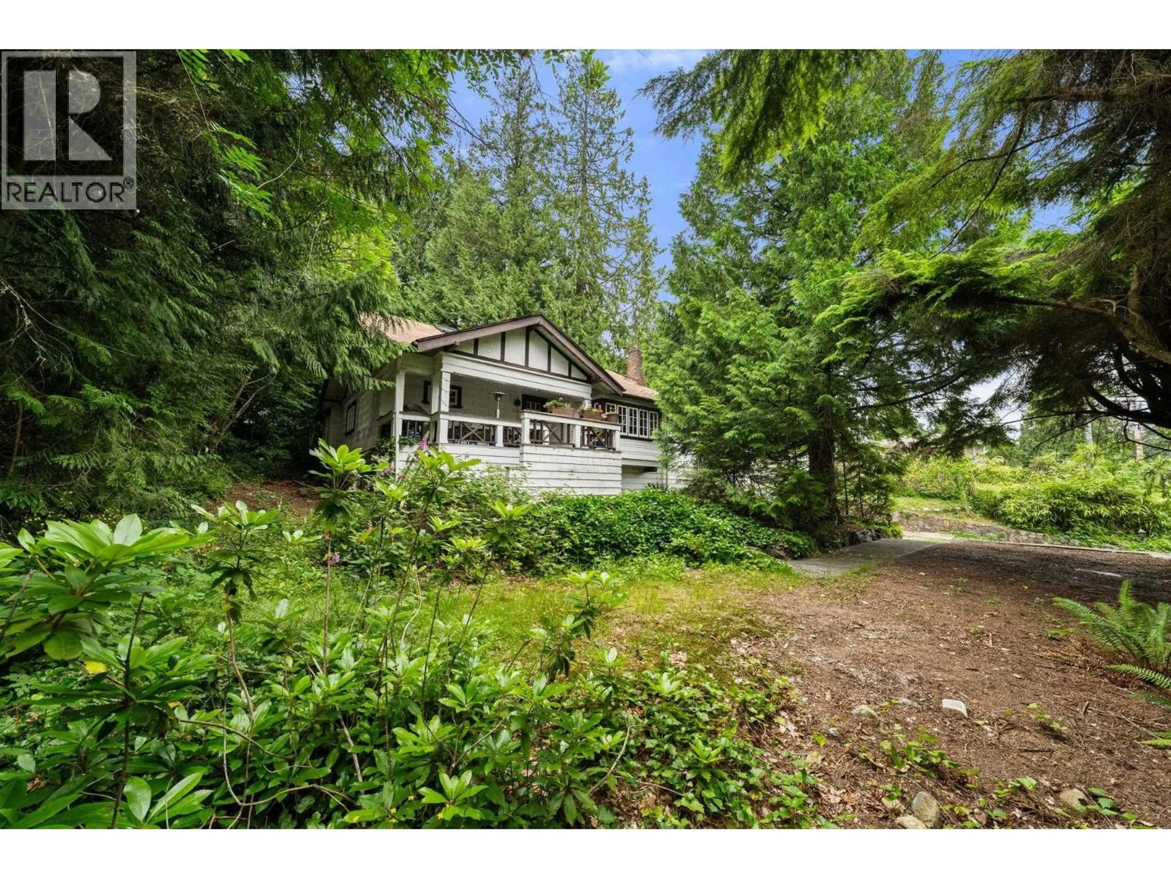 A pic from outside/outdoor area/front of a property/back of a property/a pic from drone, unknown for 338 OSBORNE ROAD, North Vancouver British Columbia V7N1M3