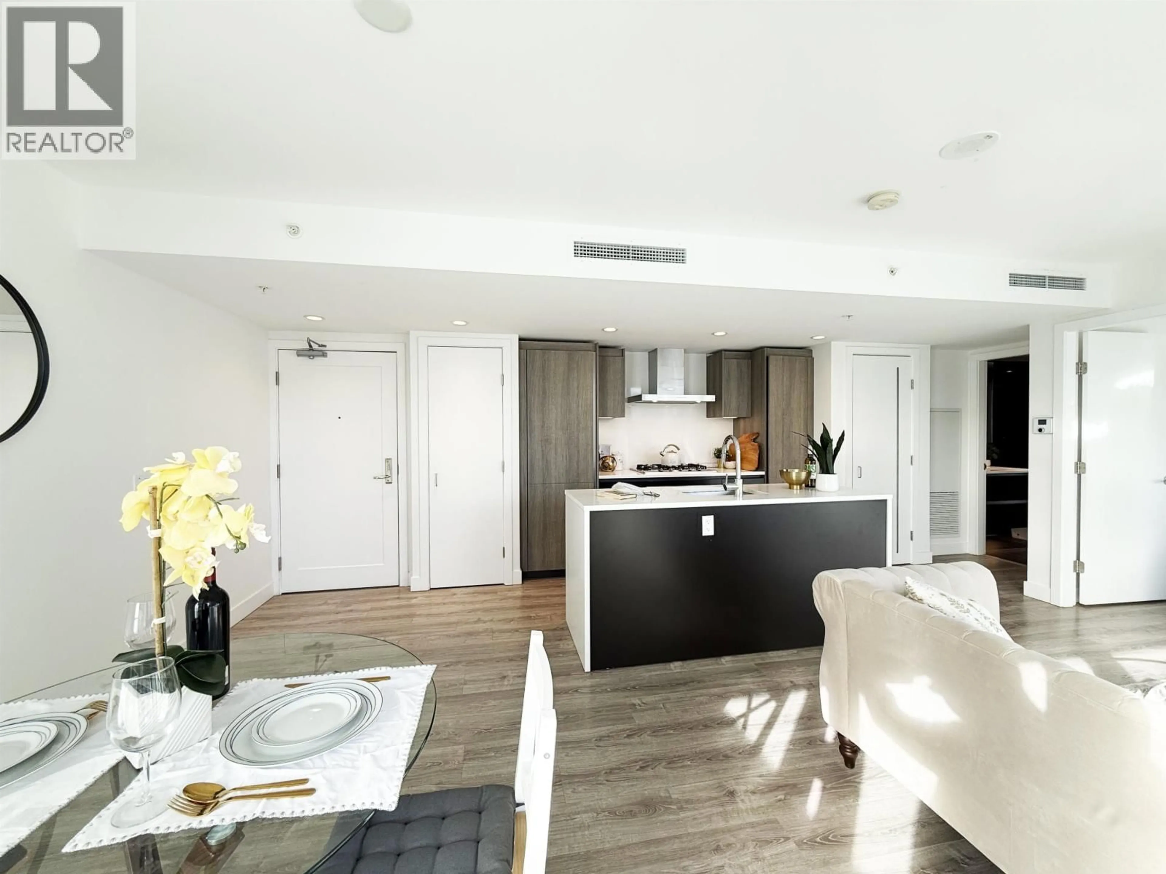 Open concept kitchen, unknown for 561 - 6320 NO. 3 ROAD, Richmond British Columbia V6Y0L5