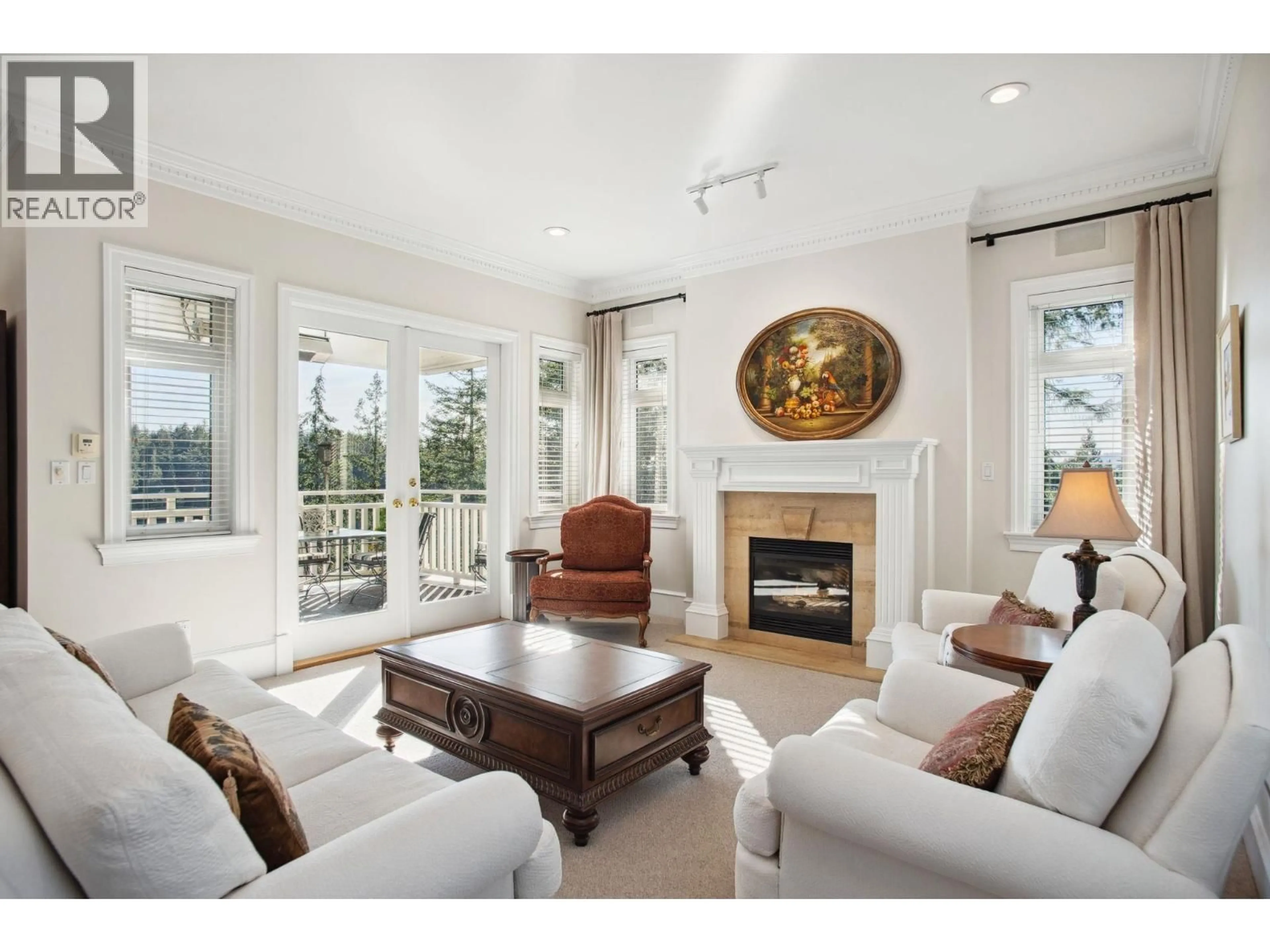 Living room with furniture, unknown for 4668 HEADLAND DRIVE, West Vancouver British Columbia V7W3J3