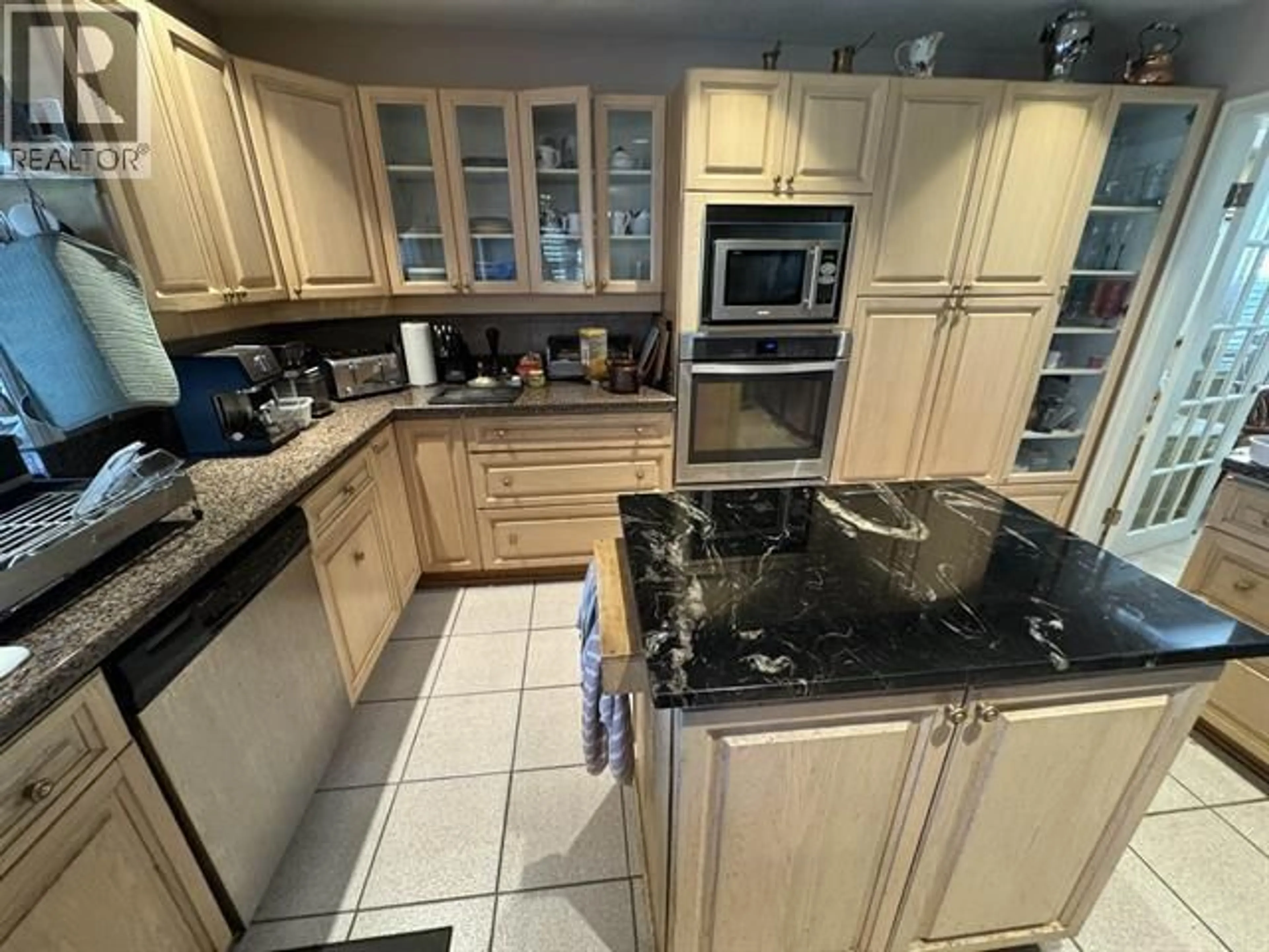 Standard kitchen, unknown for 7426 BRIDGE STREET, Richmond British Columbia V6Y2S7