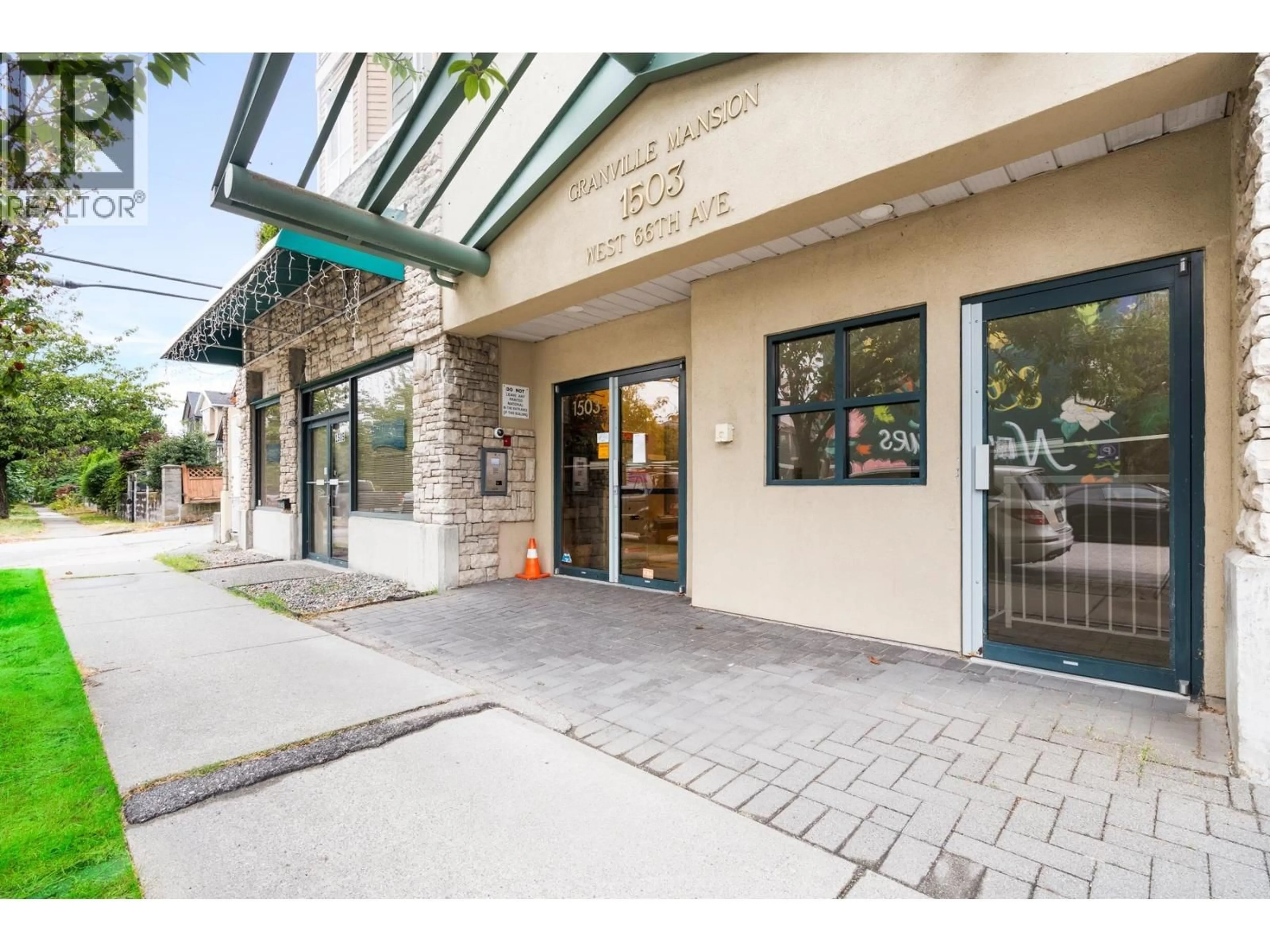 Indoor foyer for 1503 66TH AVENUE, Vancouver British Columbia V6P2R8
