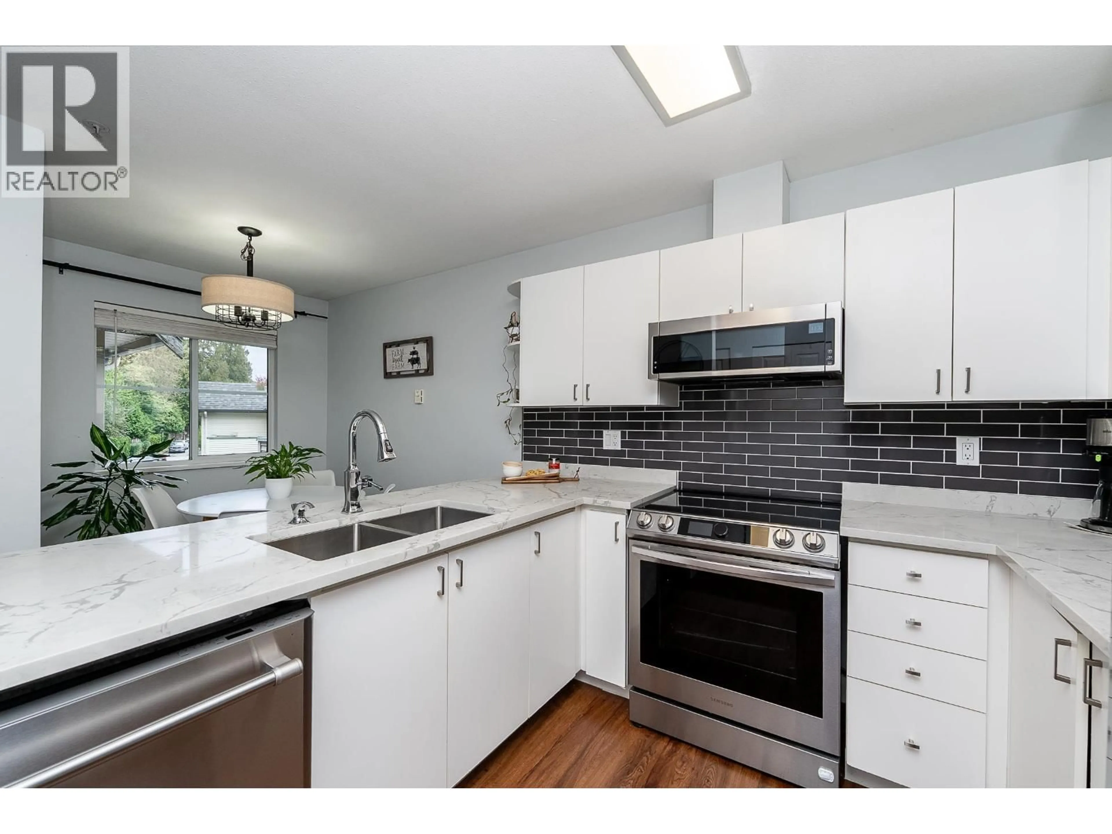 Open concept kitchen, unknown for 29 - 19034 MCMYN ROAD, Pitt Meadows British Columbia V3Y2N8