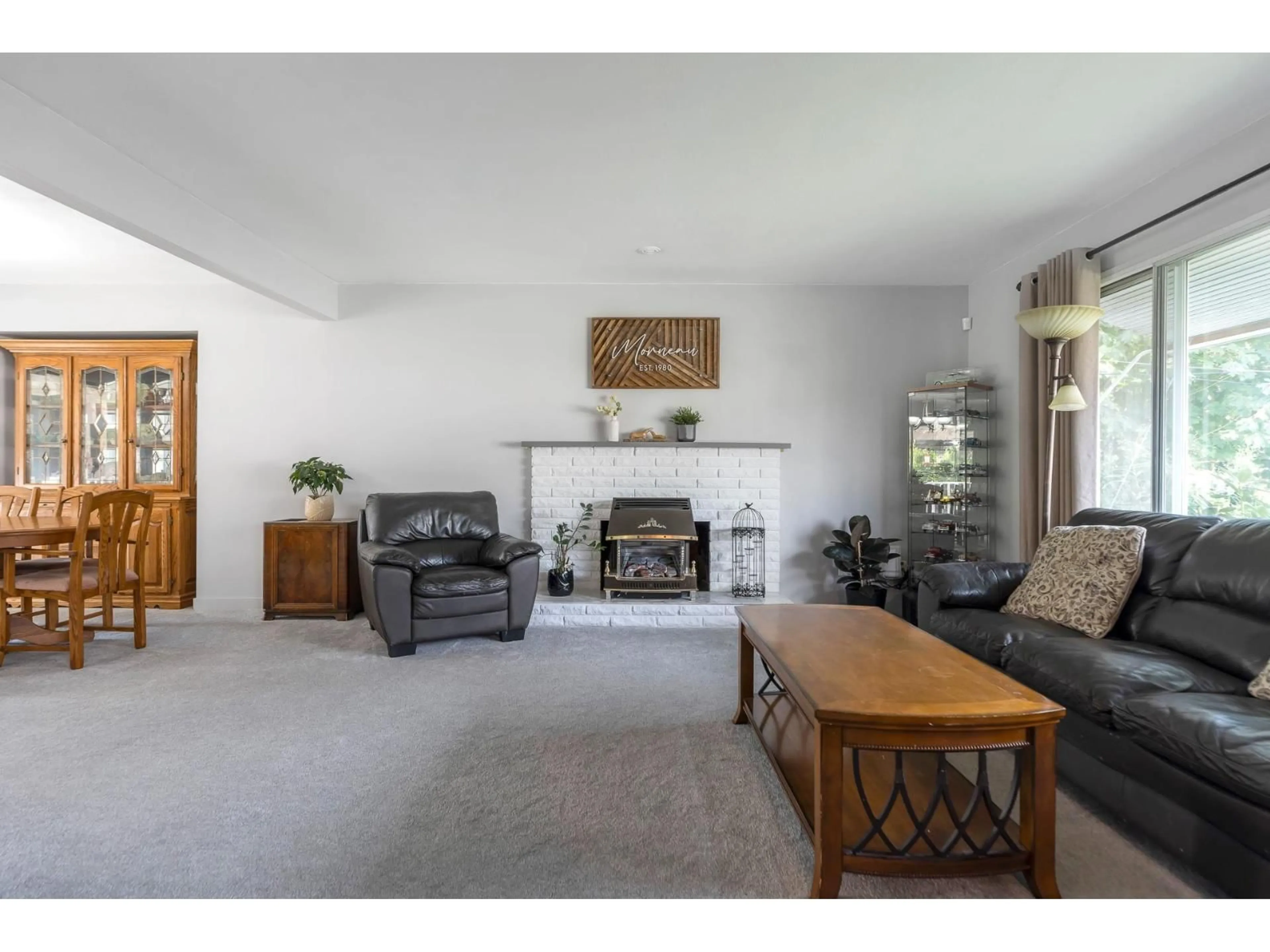 Living room with furniture, unknown for 2634 VALEMONT, Abbotsford British Columbia V2T3V5