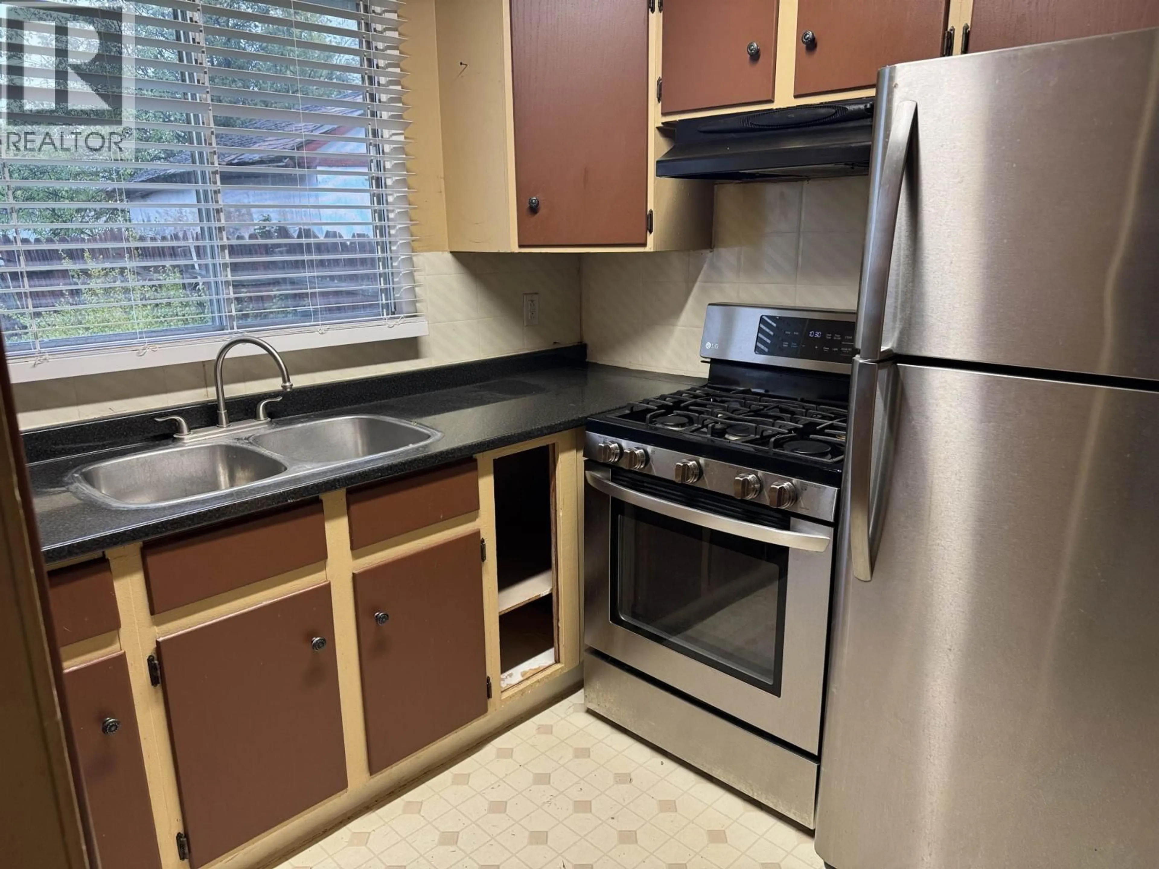 Standard kitchen, unknown for 232 BLACKWATER CRESCENT, Mackenzie British Columbia V0J2C0