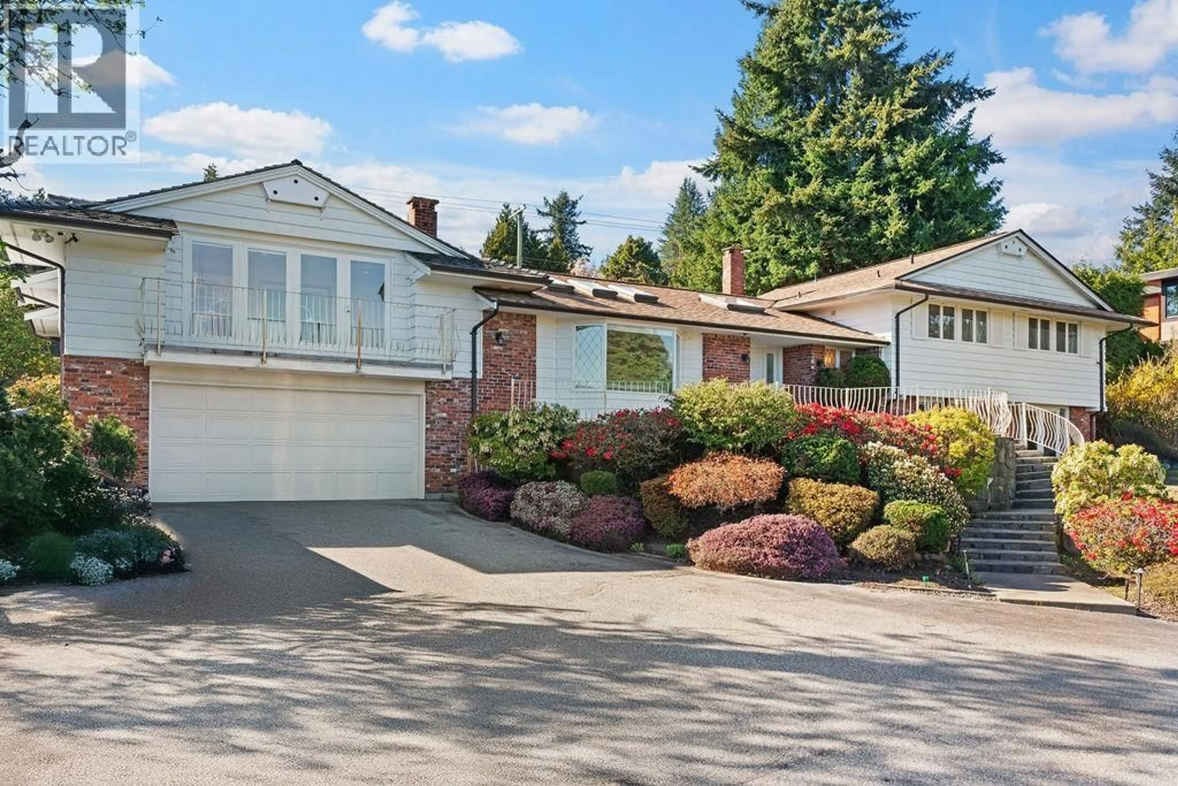 Home with vinyl exterior material, street for 685 KING GEORGES WAY, West Vancouver British Columbia V7S1S2