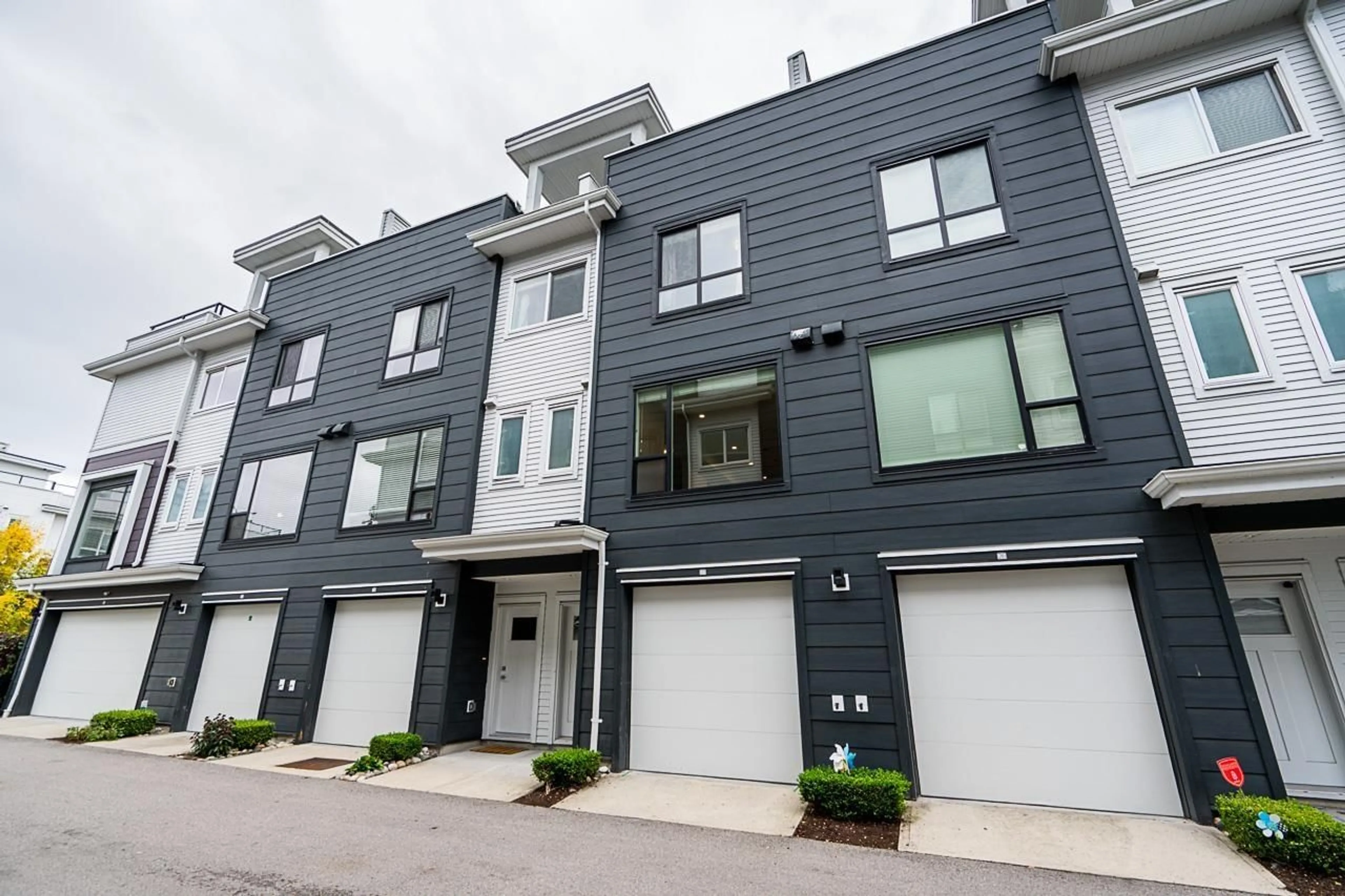 Home with vinyl exterior material, street for 27 - 16337 23A, Surrey British Columbia V3Z0S3