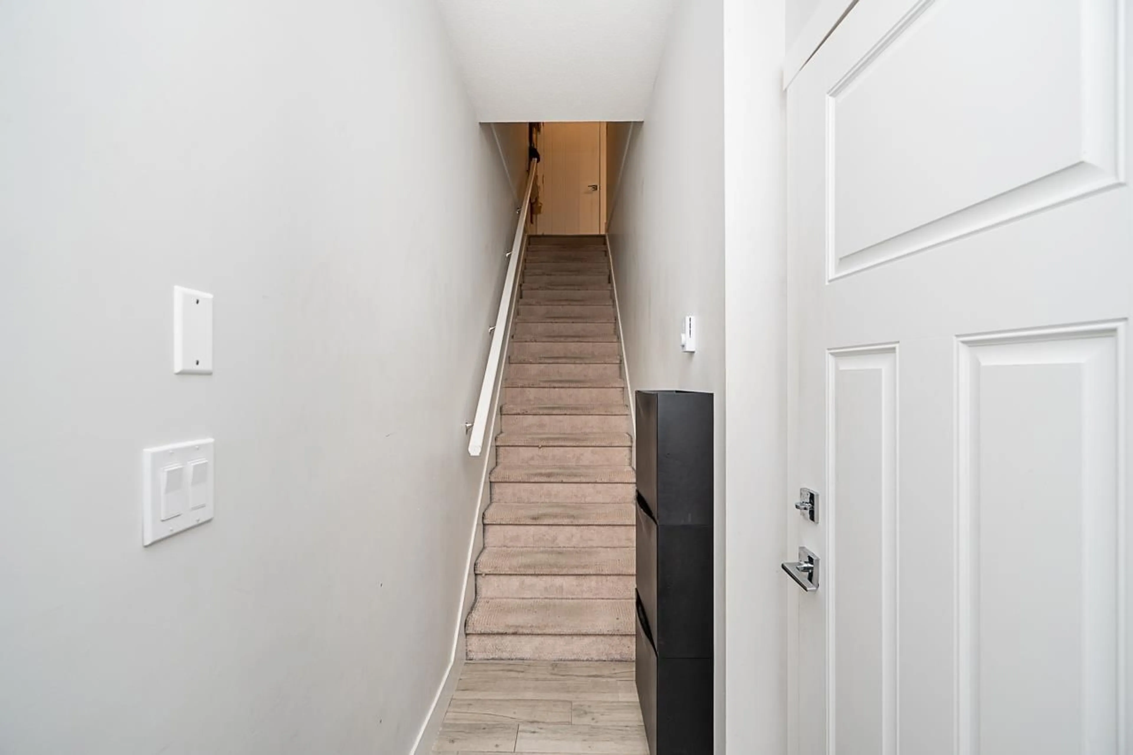 Indoor entryway for 27 - 16337 23A, Surrey British Columbia V3Z0S3