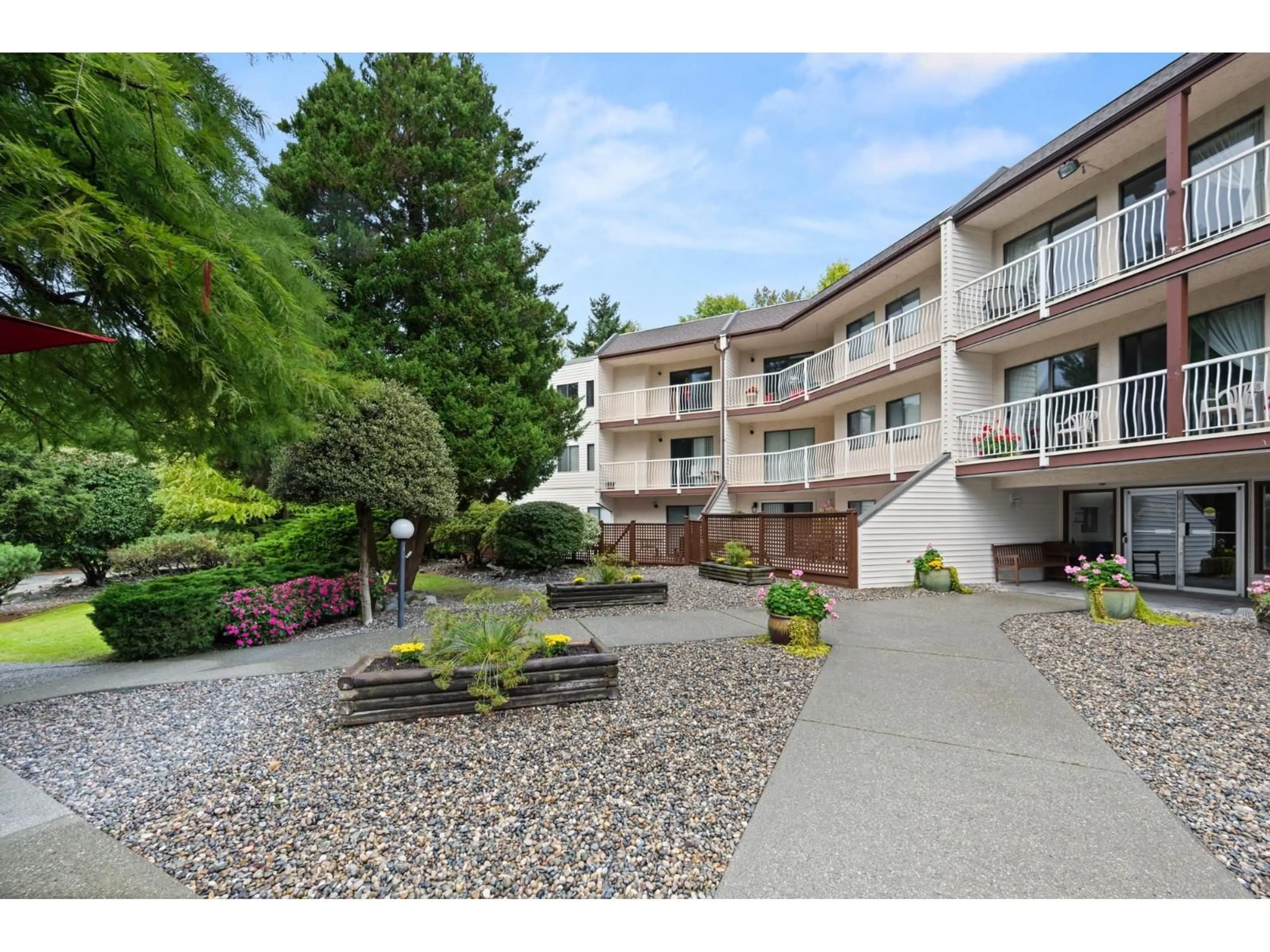 Patio, mountain view for 213 - 12890 17, Surrey British Columbia V4A1T5