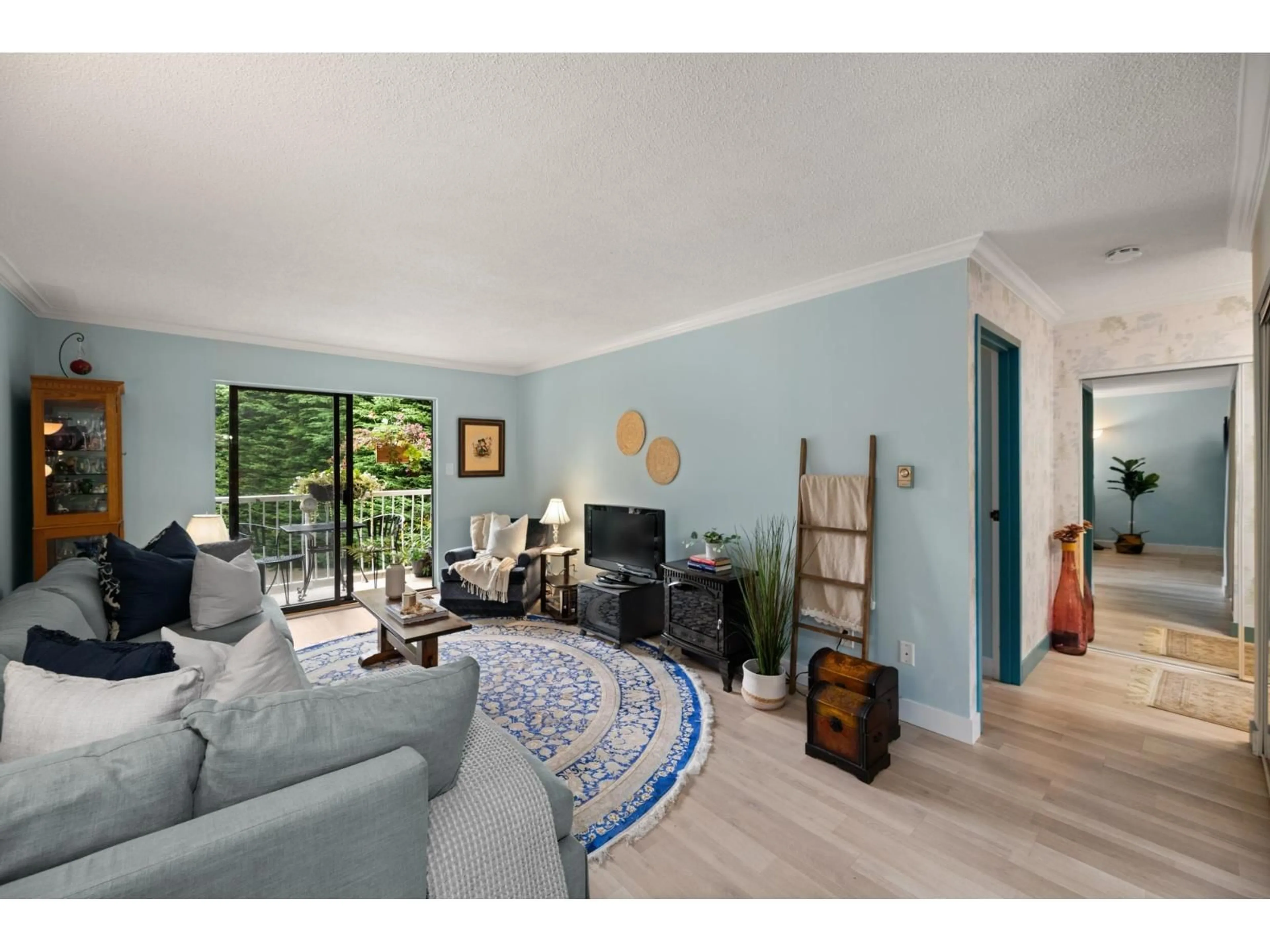 Living room with furniture, unknown for 213 - 12890 17, Surrey British Columbia V4A1T5