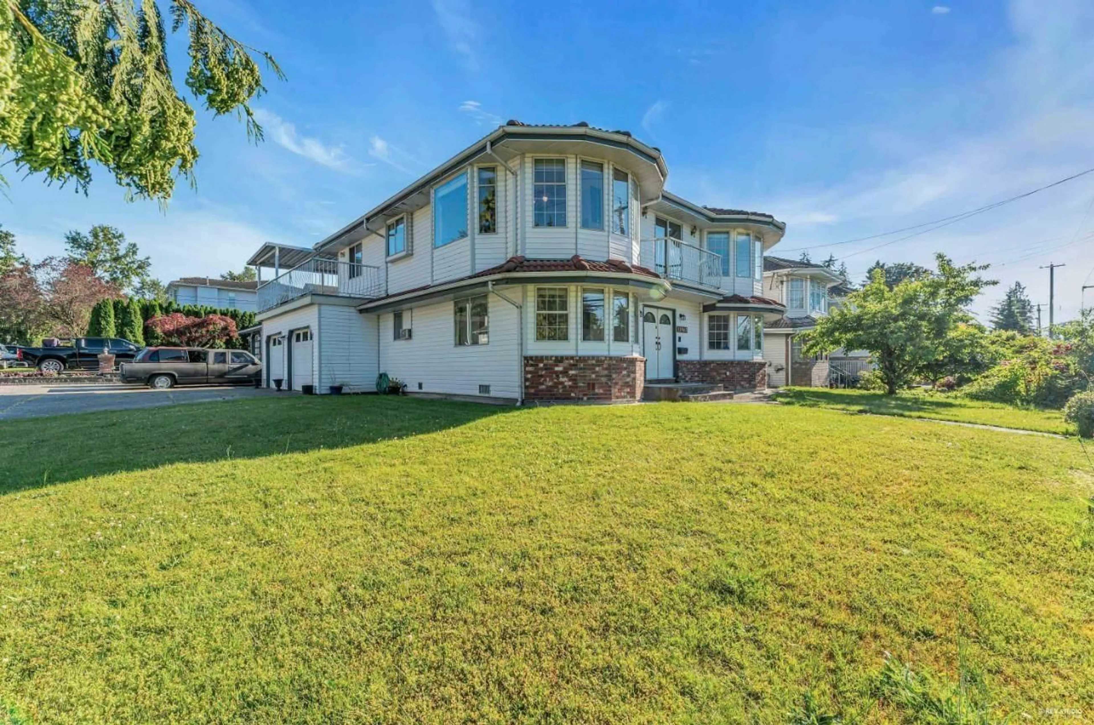 A pic from outside/outdoor area/front of a property/back of a property/a pic from drone, water/lake/river/ocean view for 11942 99, Surrey British Columbia V3V2M5