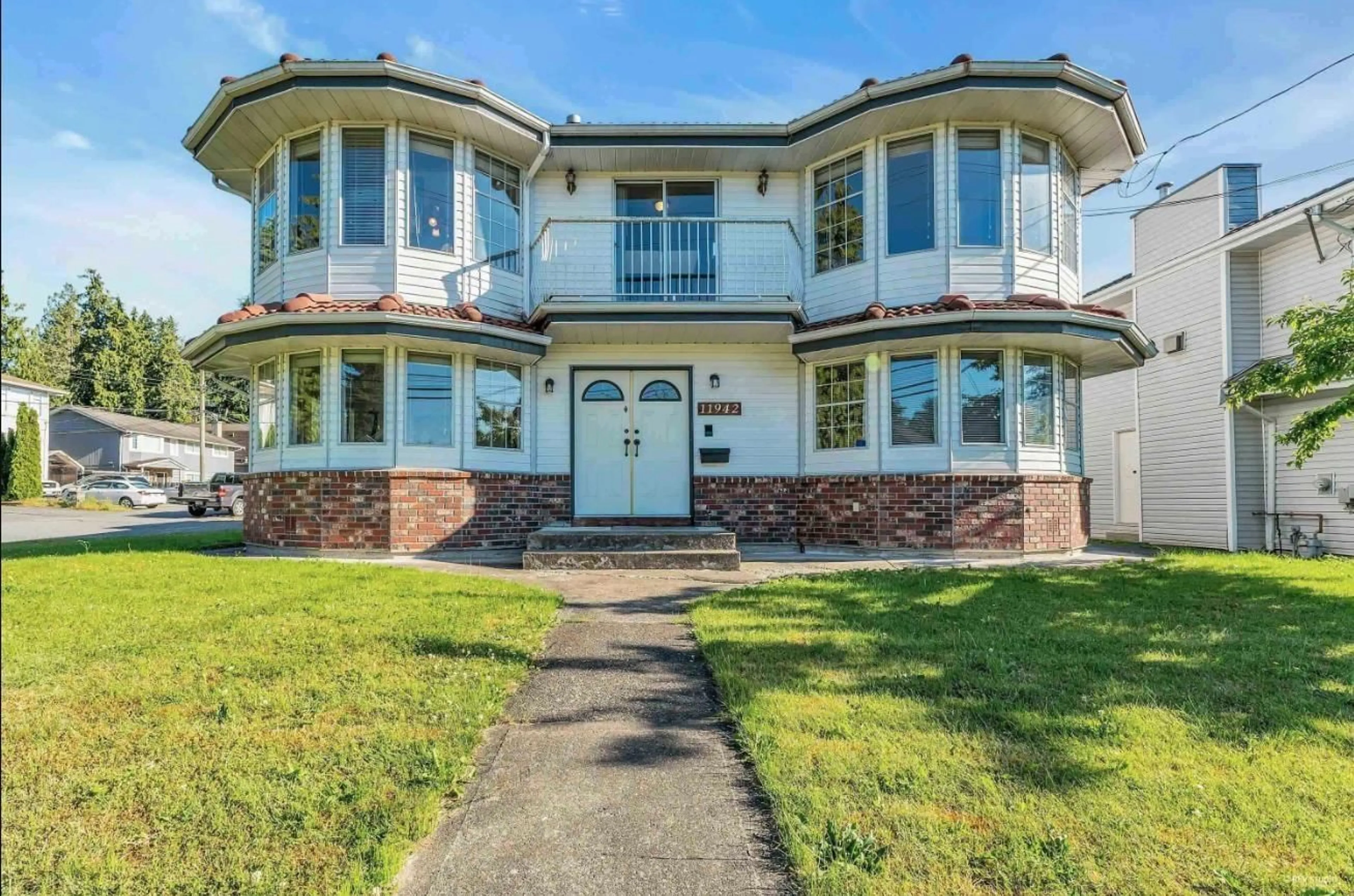 Home with vinyl exterior material, street for 11942 99, Surrey British Columbia V3V2M5