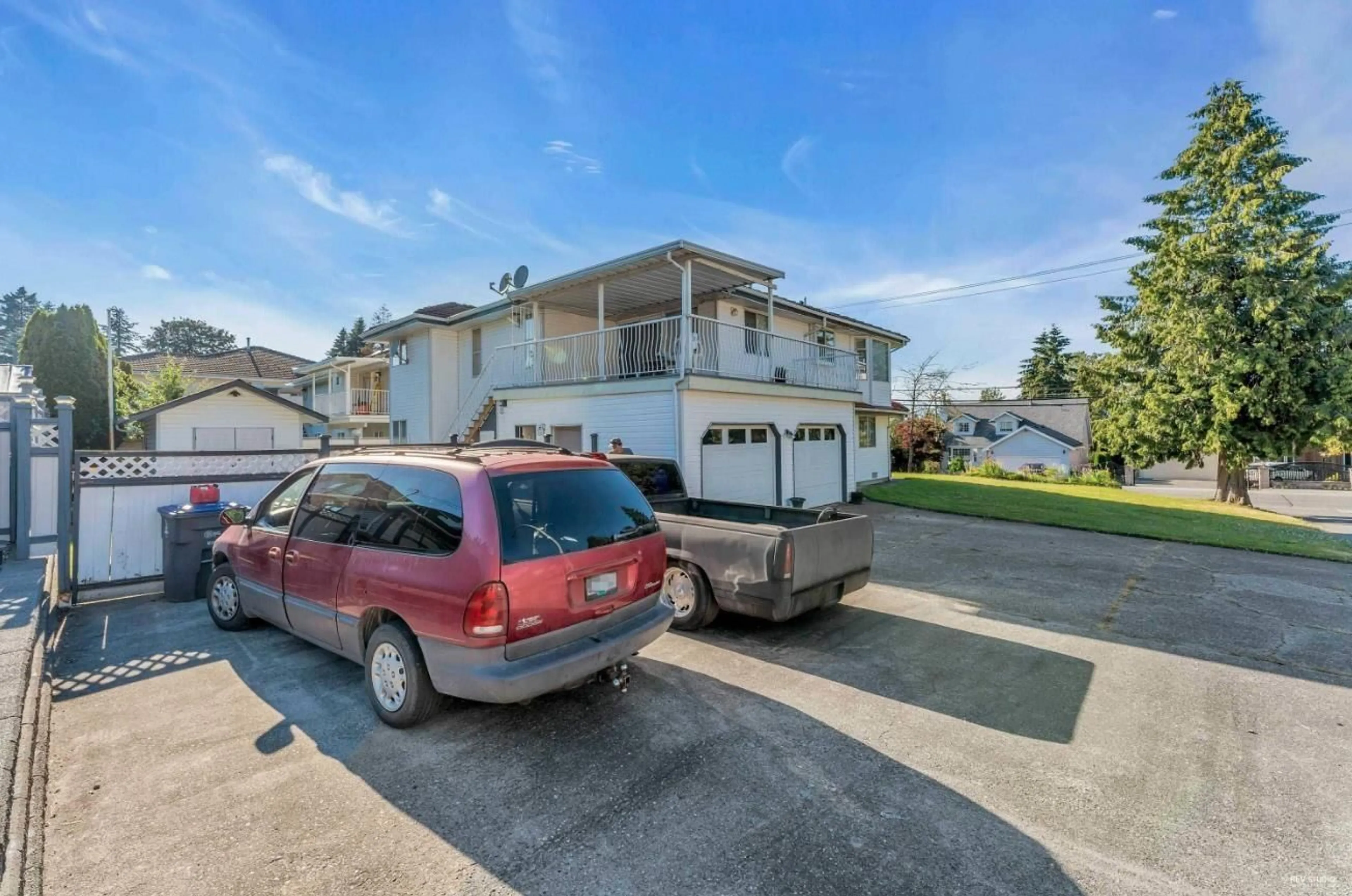 Unknown for 11942 99, Surrey British Columbia V3V2M5