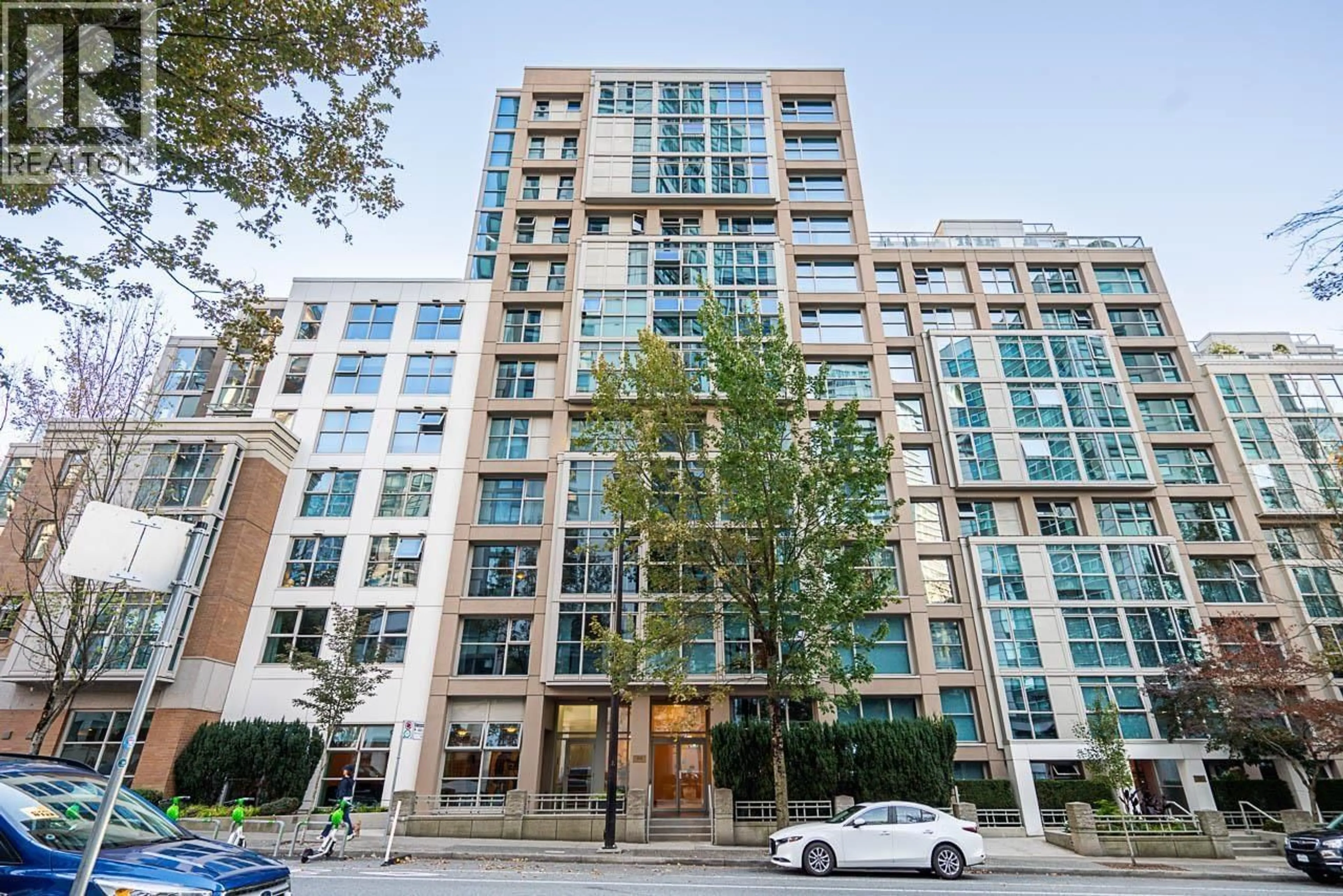 Indoor foyer for 603 - 1318 HOMER STREET, Vancouver British Columbia V6B6A7