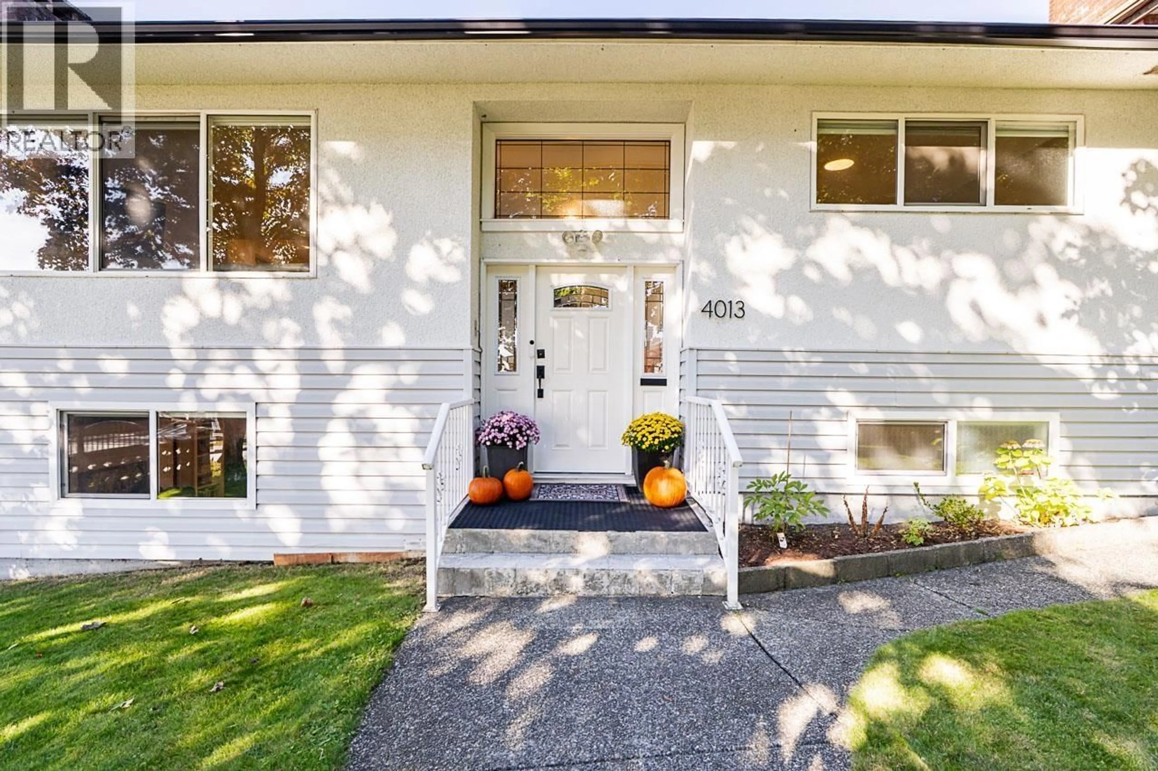 Home with vinyl exterior material, street for 4013 VENABLES STREET, Burnaby British Columbia V5C2Z5