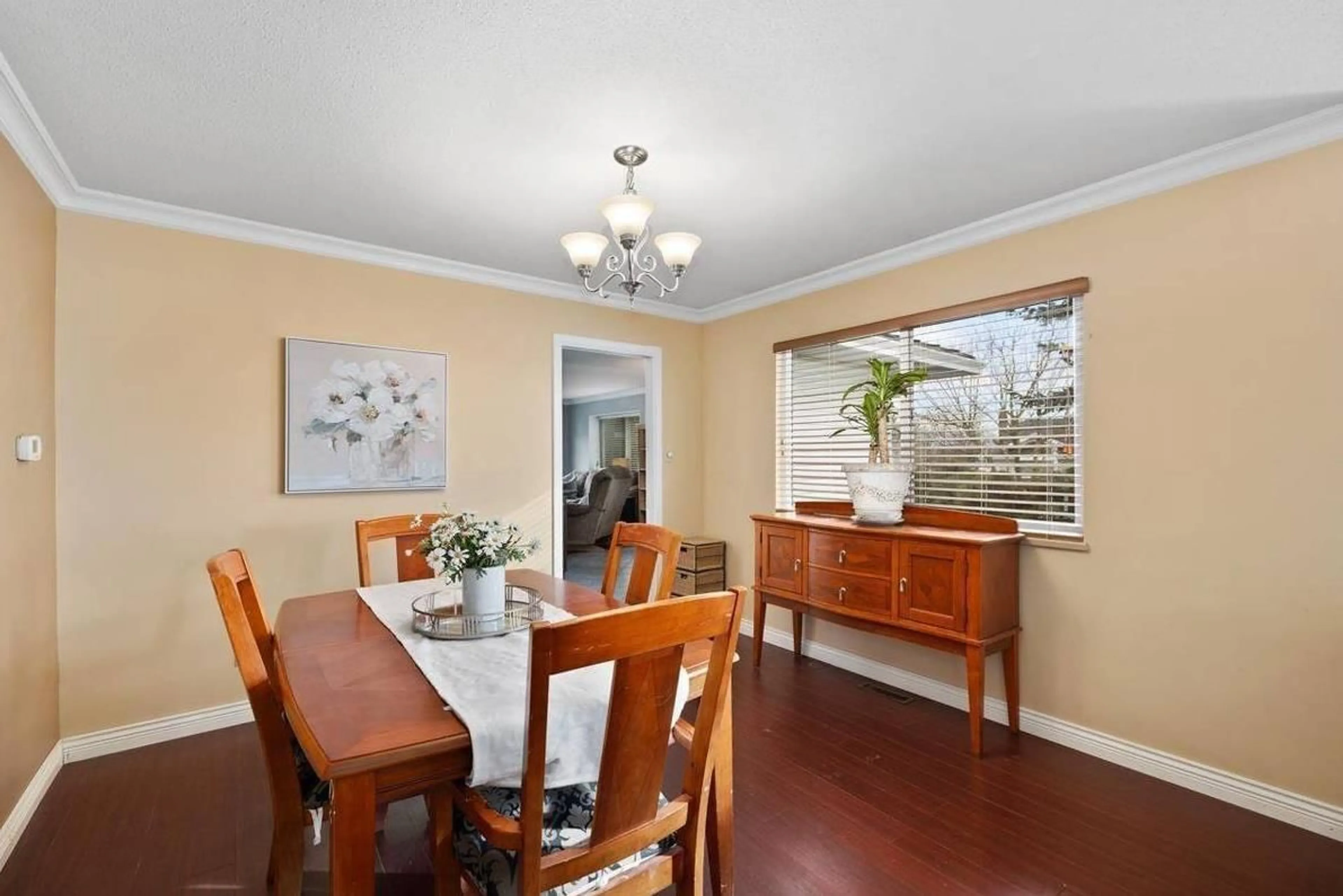 Dining room, wood/laminate floor for 19093 SUNDALE, Surrey British Columbia V3S7M6