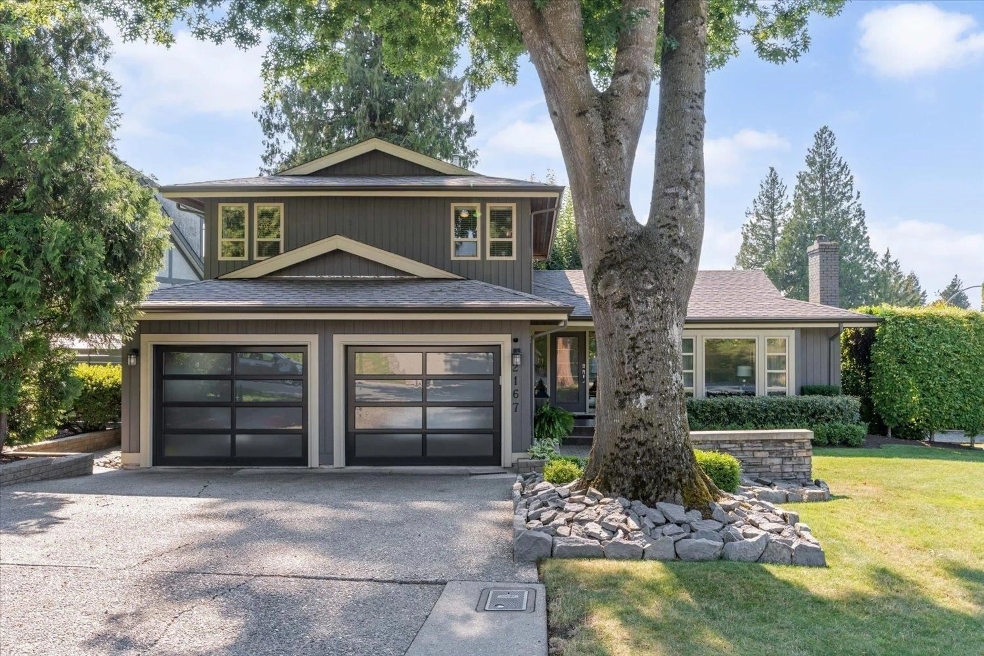 Home with vinyl exterior material, street for 2167 ESSEX, Abbotsford British Columbia V2S7R8