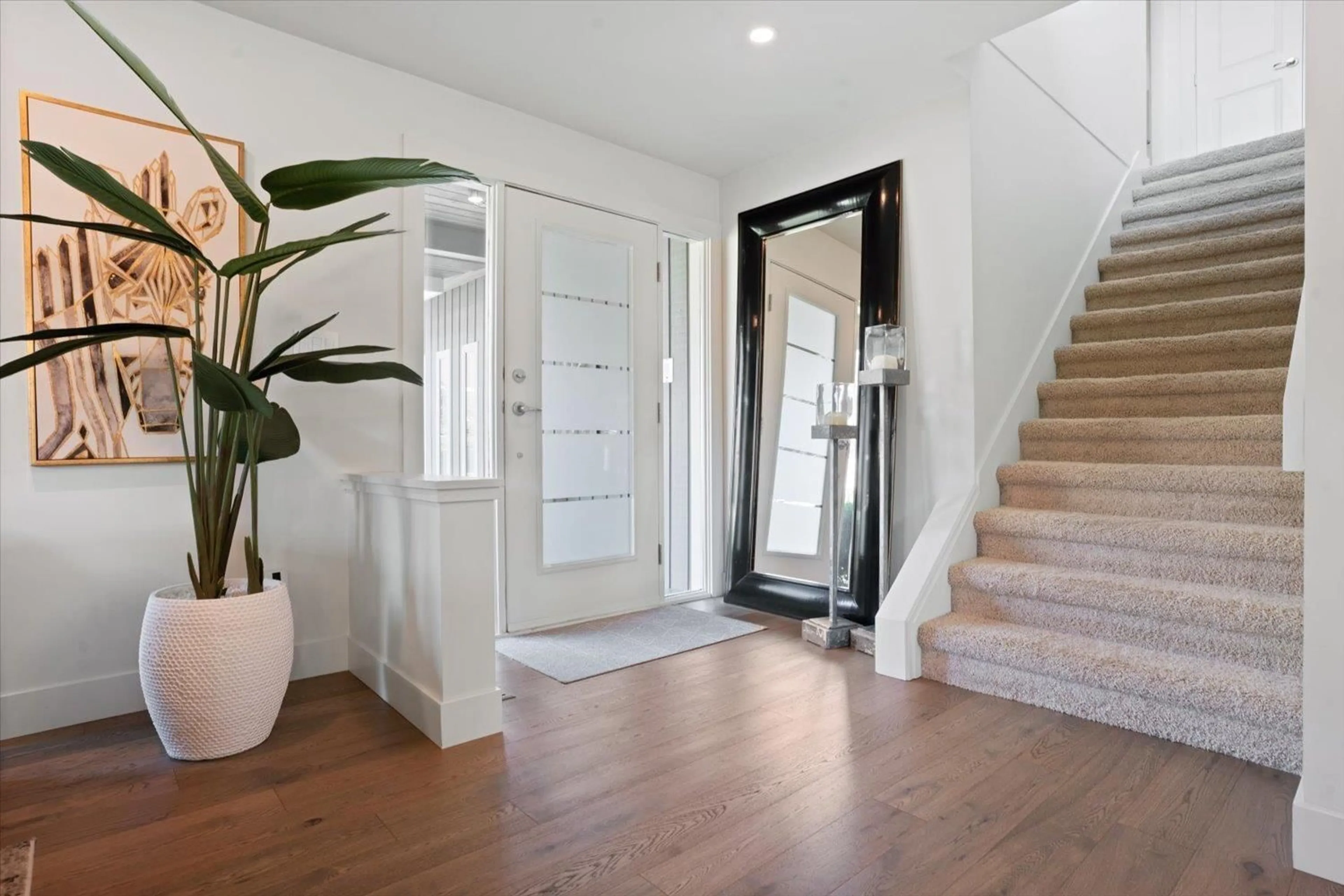 Indoor entryway for 2167 ESSEX, Abbotsford British Columbia V2S7R8