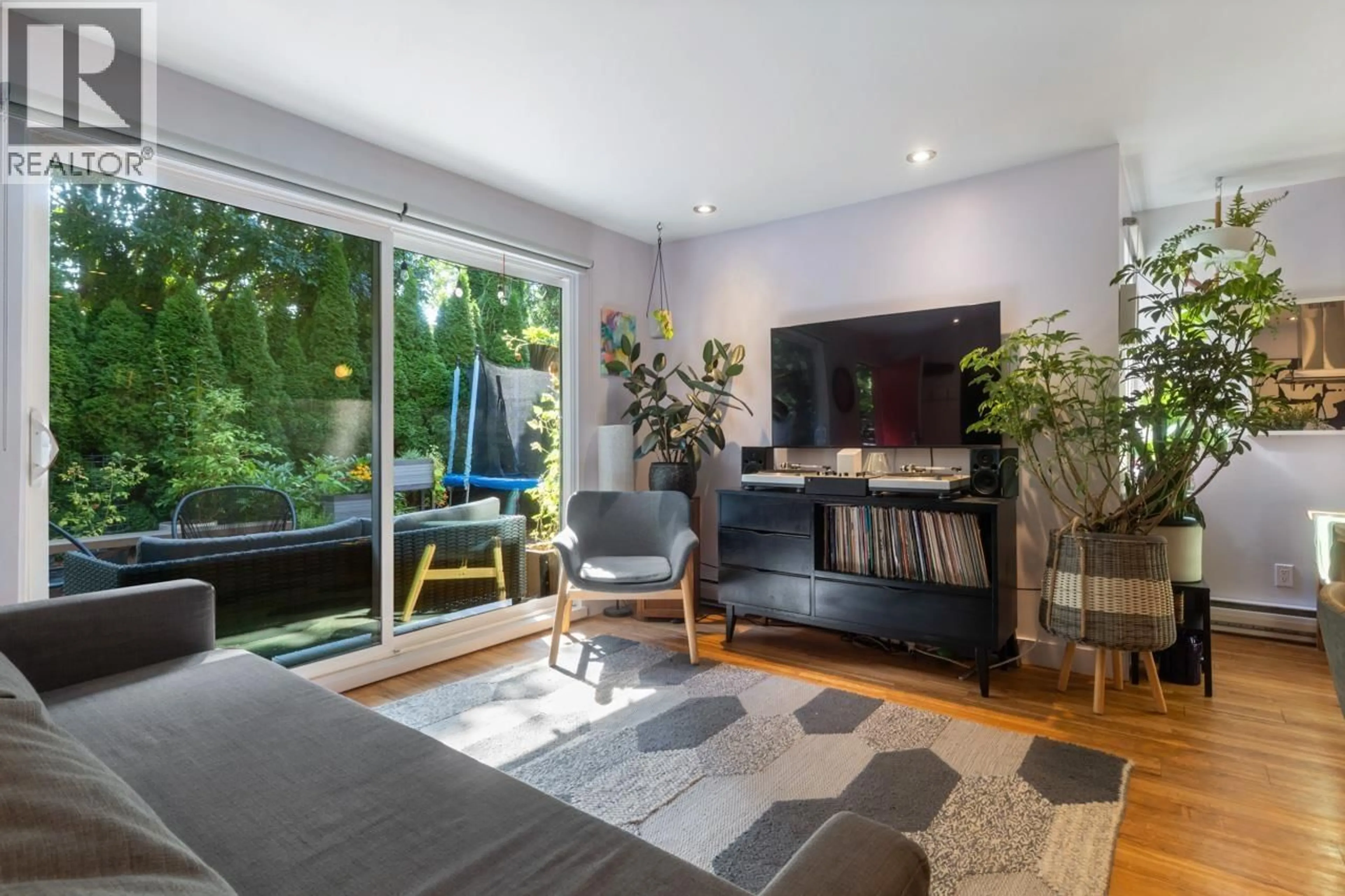 Living room with furniture, unknown for 1 - 2175 OXFORD STREET, Vancouver British Columbia V5L1E8