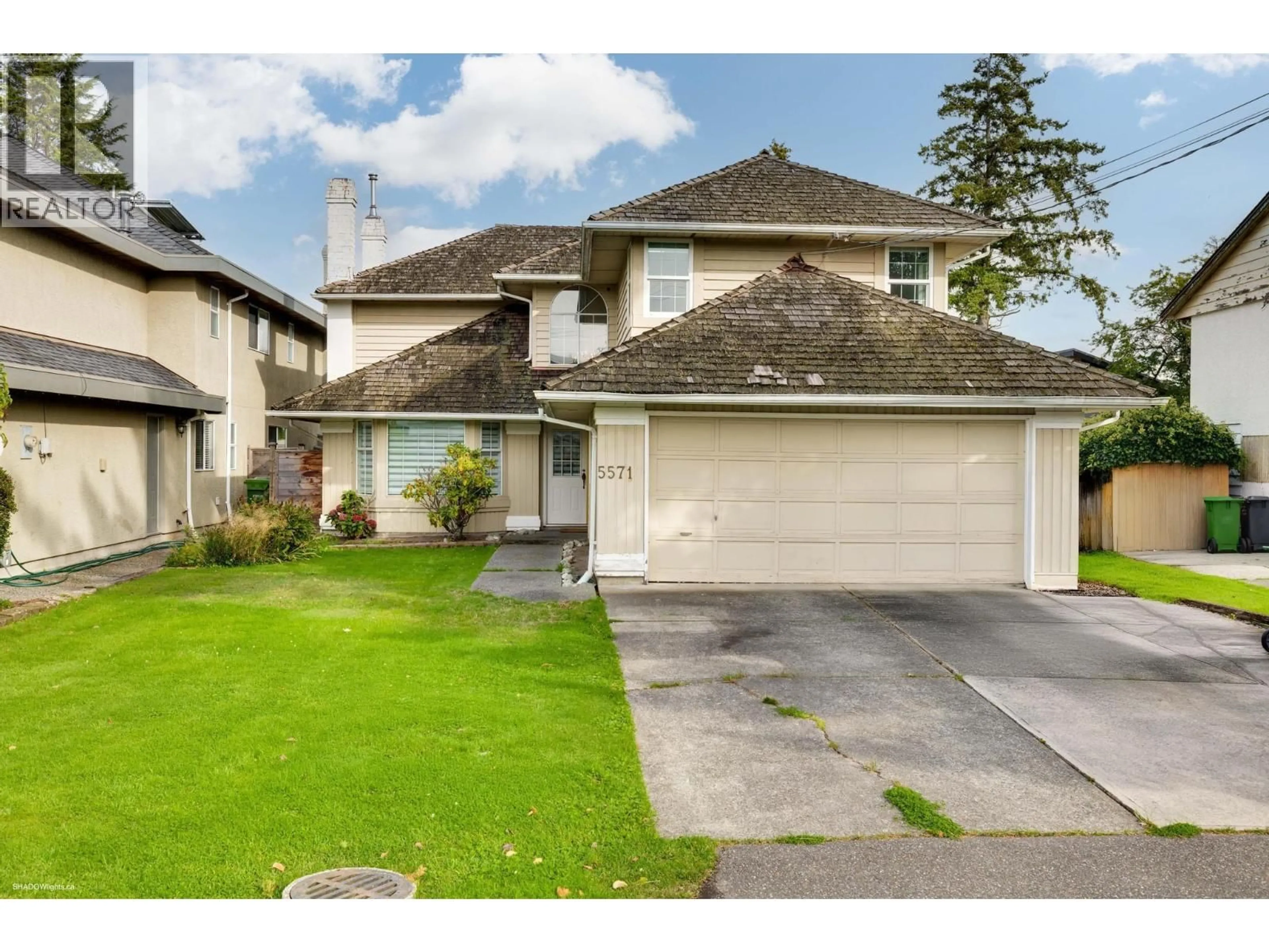 Home with vinyl exterior material, street for 5571 FORSYTH CRESCENT, Richmond British Columbia V7C2C2