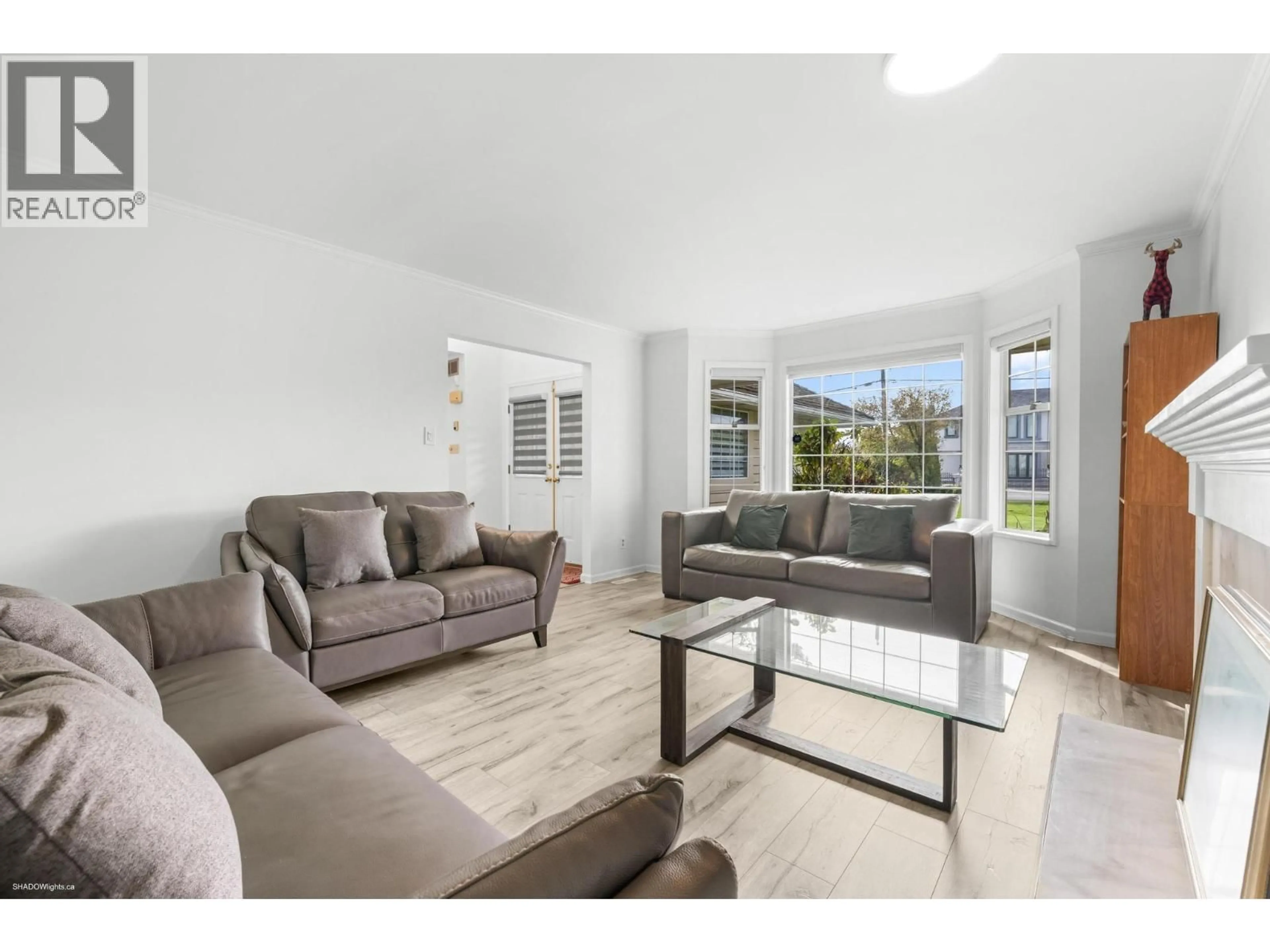 Living room with furniture, unknown for 5571 FORSYTH CRESCENT, Richmond British Columbia V7C2C2