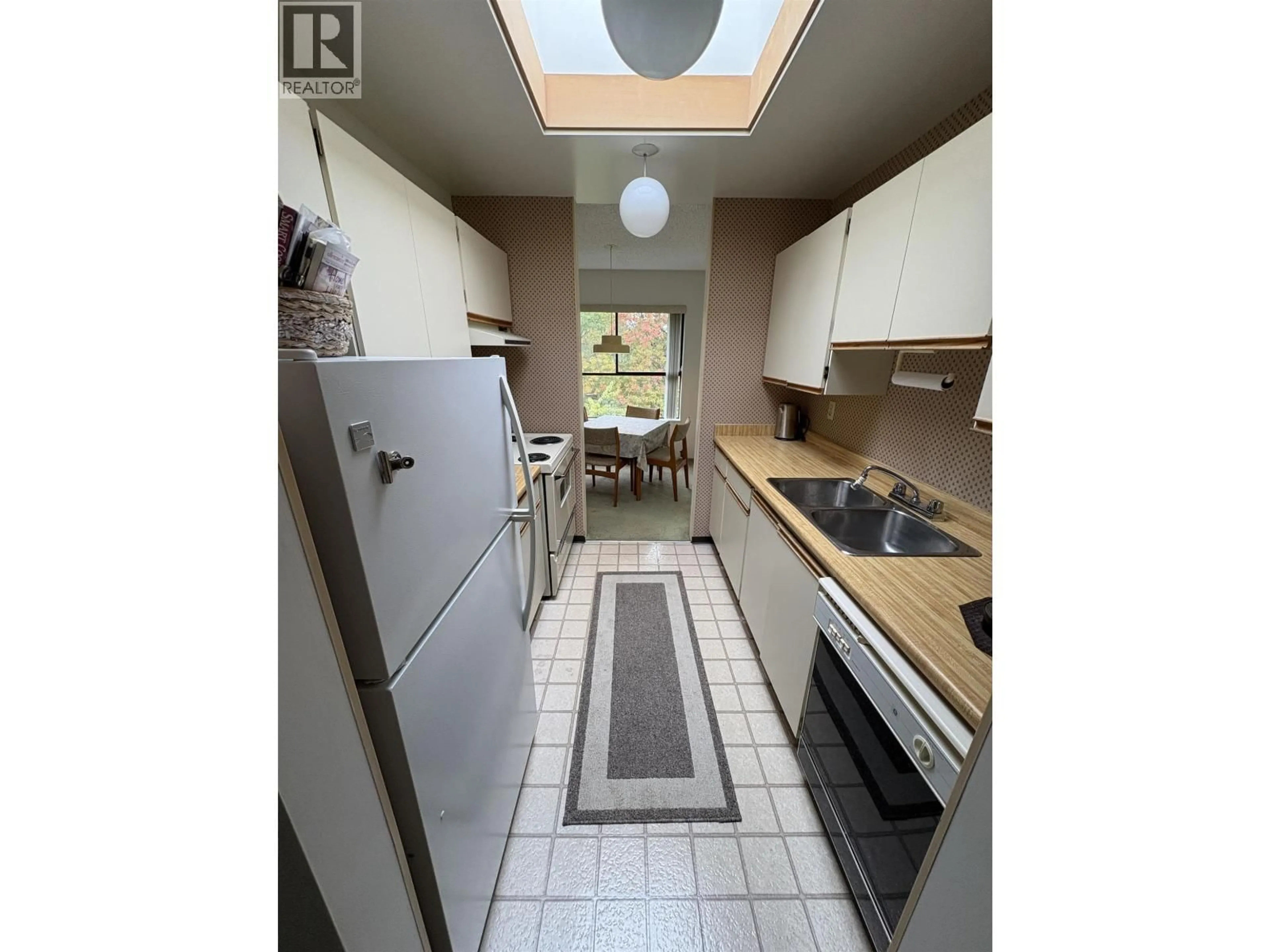 Standard kitchen, unknown for 301 - 7411 MINORU BOULEVARD, Richmond British Columbia V6Y1Z3