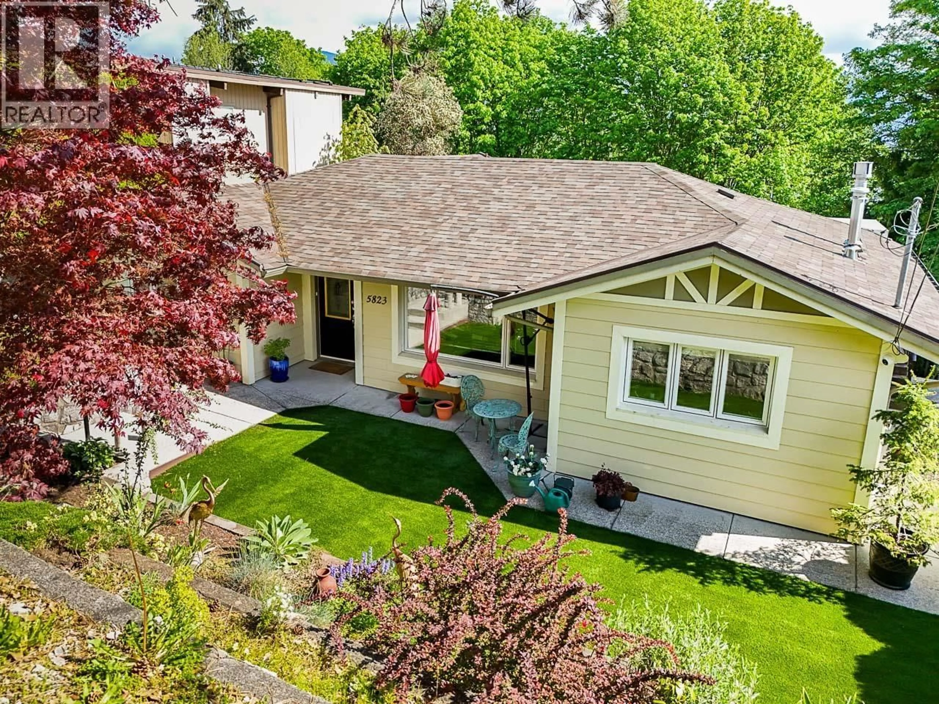 A pic from outside/outdoor area/front of a property/back of a property/a pic from drone, street for 5823 HIGHFIELD DRIVE, Burnaby British Columbia V5B1E4