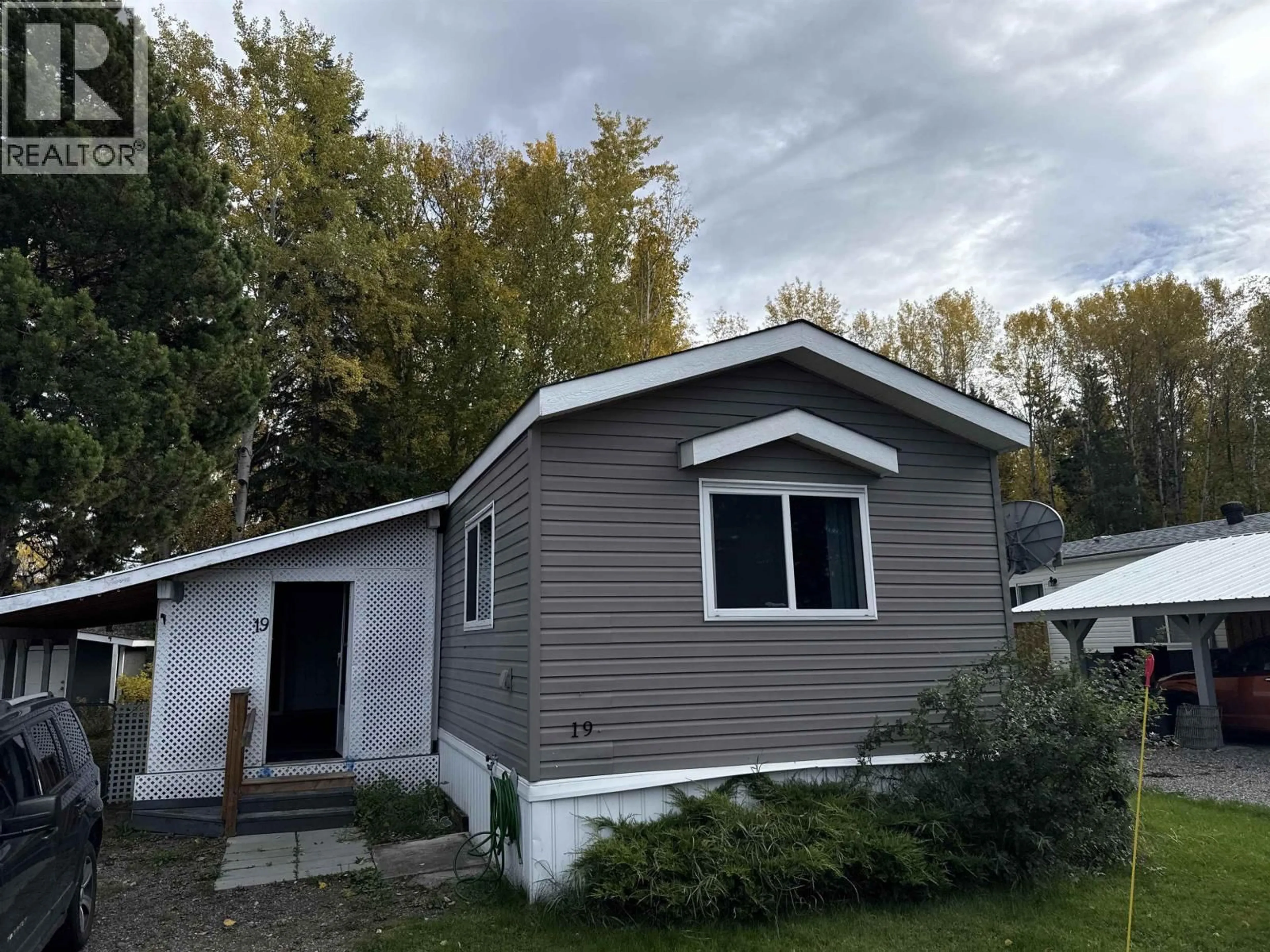 Home with vinyl exterior material, street for 19 - 2377 LARCH AVENUE, Quesnel British Columbia V2J5S1