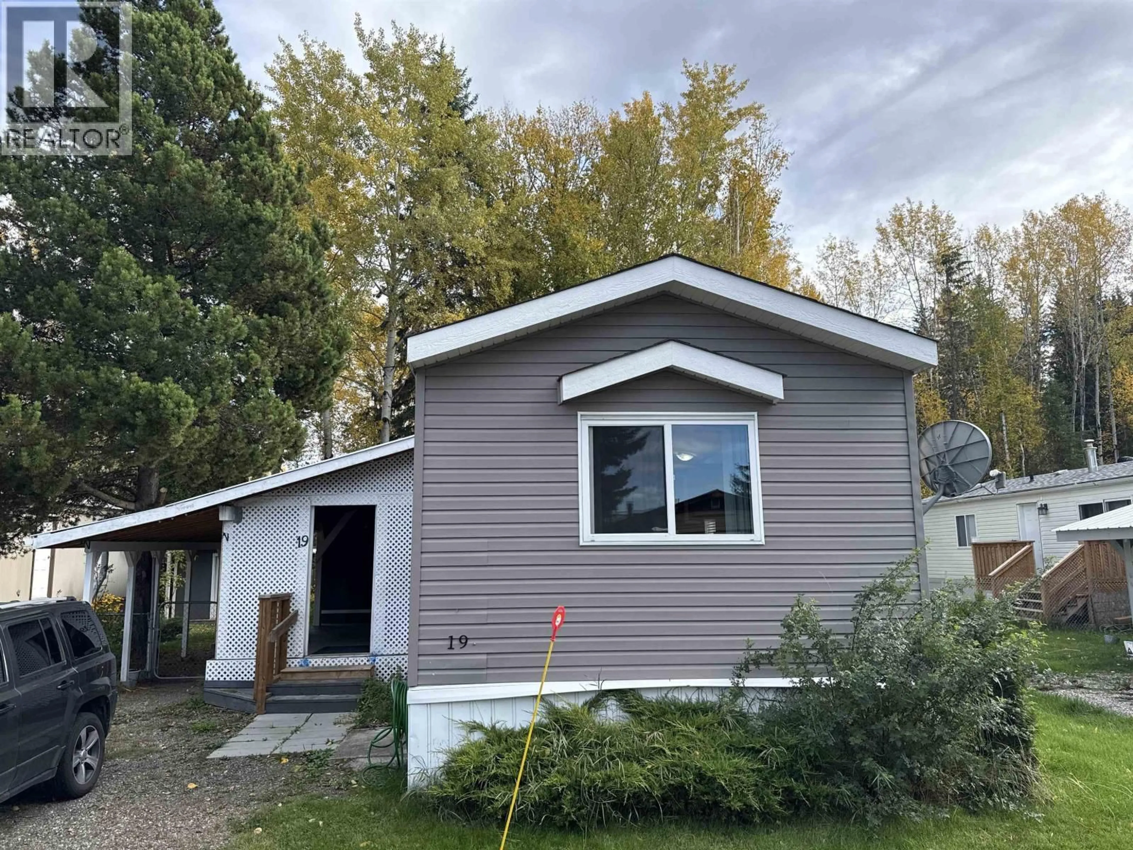 Home with vinyl exterior material, street for 19 - 2377 LARCH AVENUE, Quesnel British Columbia V2J5S1
