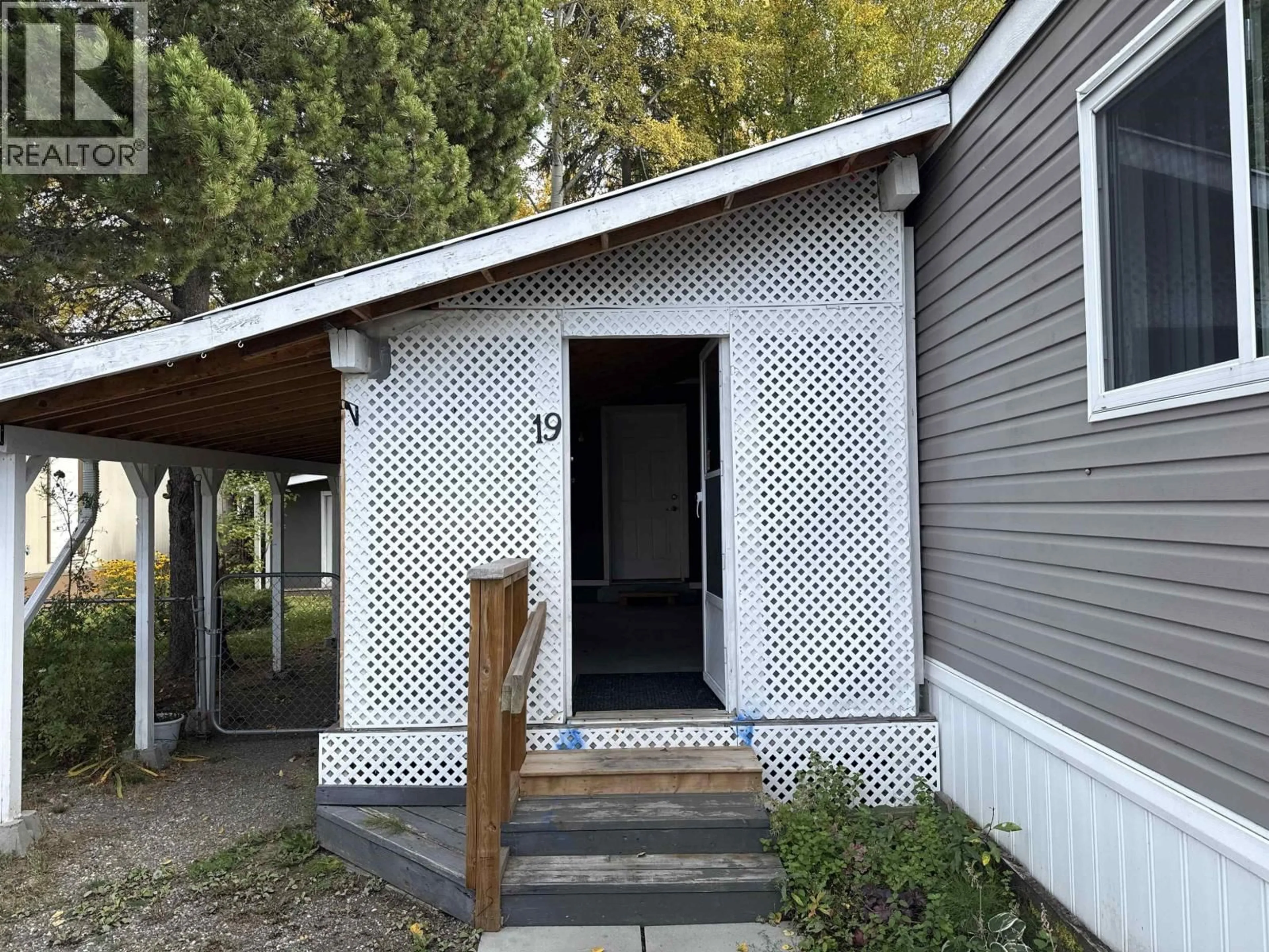 Home with vinyl exterior material, street for 19 - 2377 LARCH AVENUE, Quesnel British Columbia V2J5S1