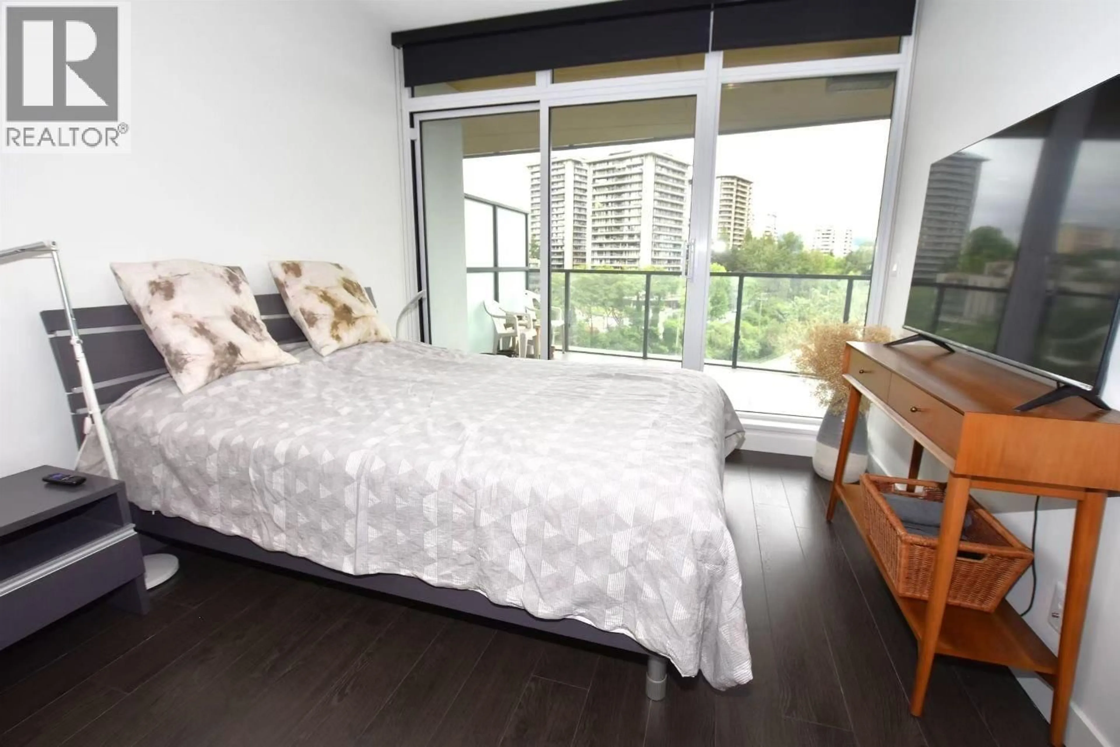 Bedroom with bed, unknown for 608 - 4890 LOUGHEED HIGHWAY, Burnaby British Columbia V5C0N2