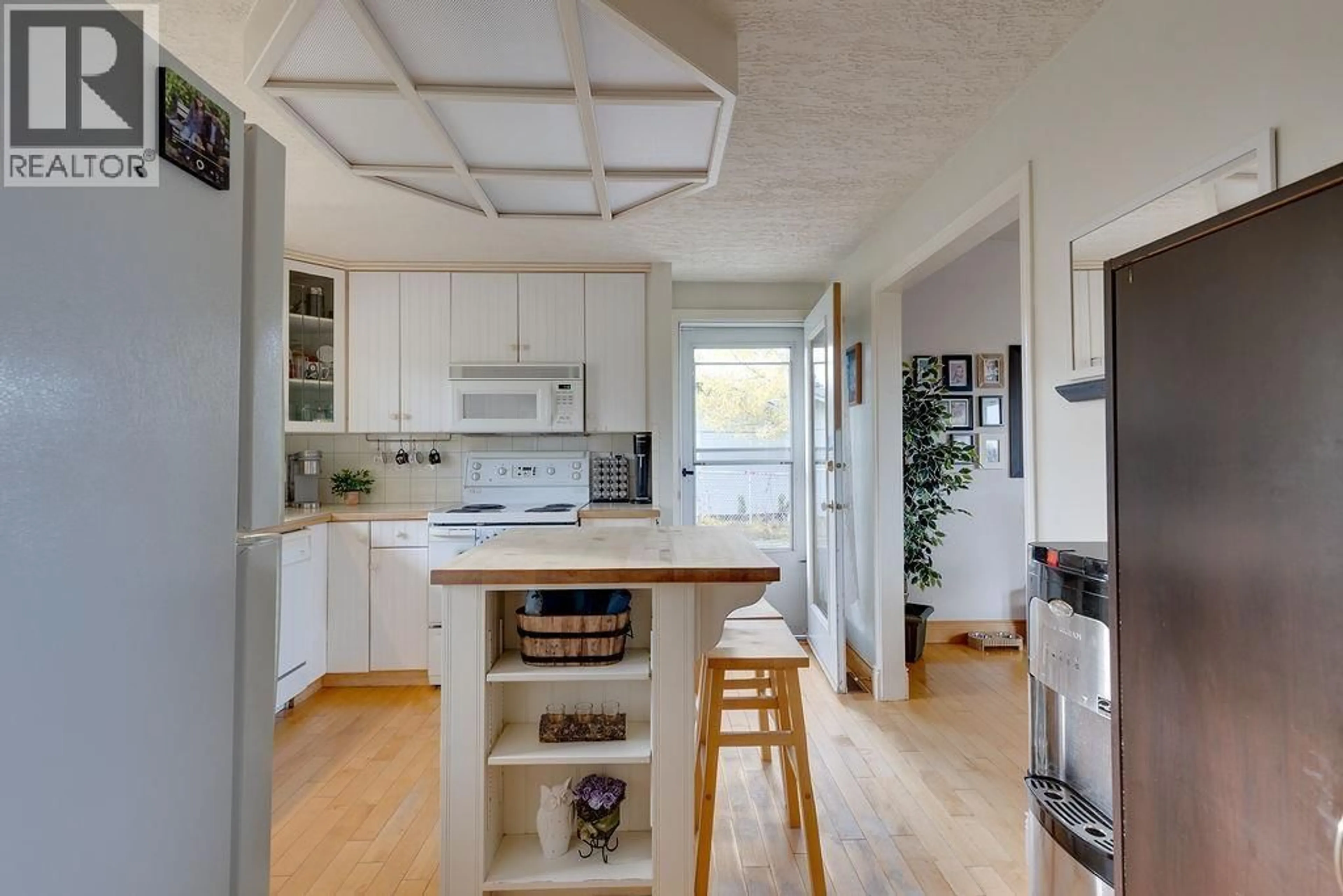 Open concept kitchen, unknown for 2642 CAPELLA DRIVE, Prince George British Columbia V2N5L5