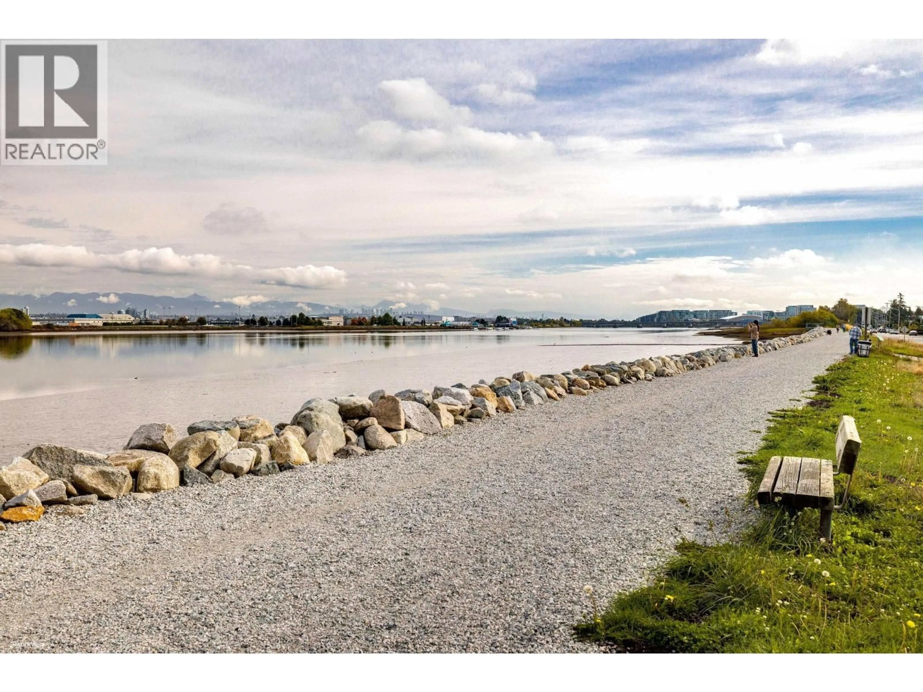 Blurry image for 3600 RIVER ROAD, Richmond British Columbia V7C5M5