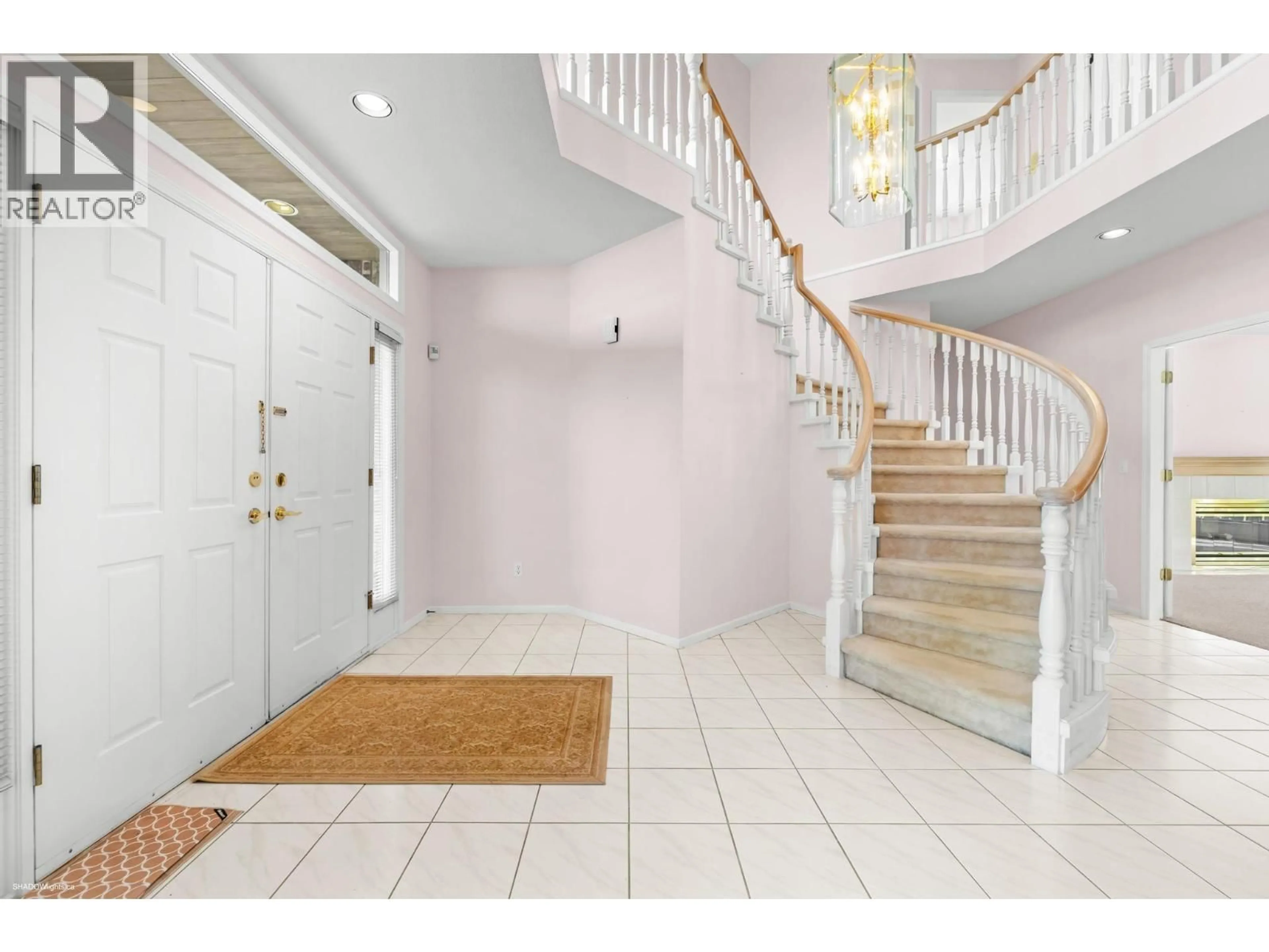 Indoor foyer for 3600 RIVER ROAD, Richmond British Columbia V7C5M5