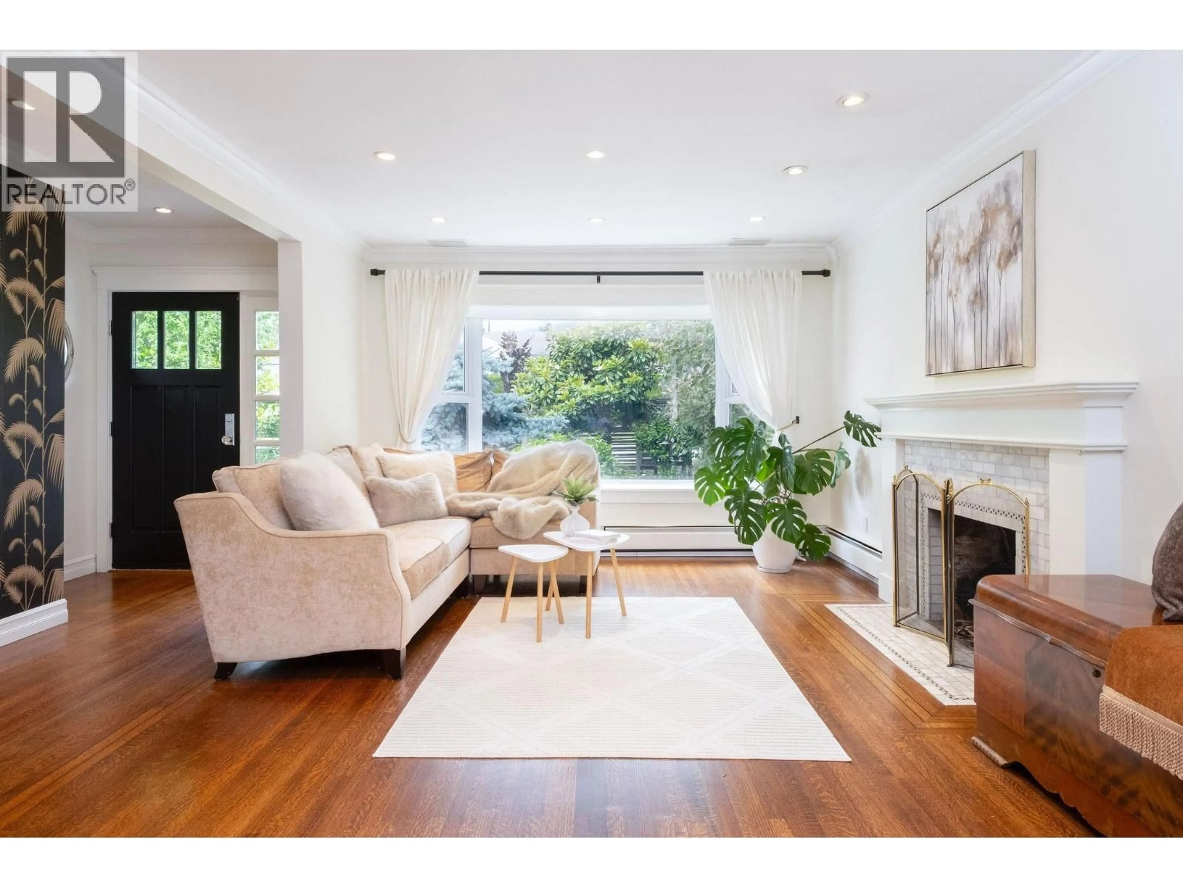 Living room with furniture, unknown for 445 26TH STREET, North Vancouver British Columbia V7N2G9